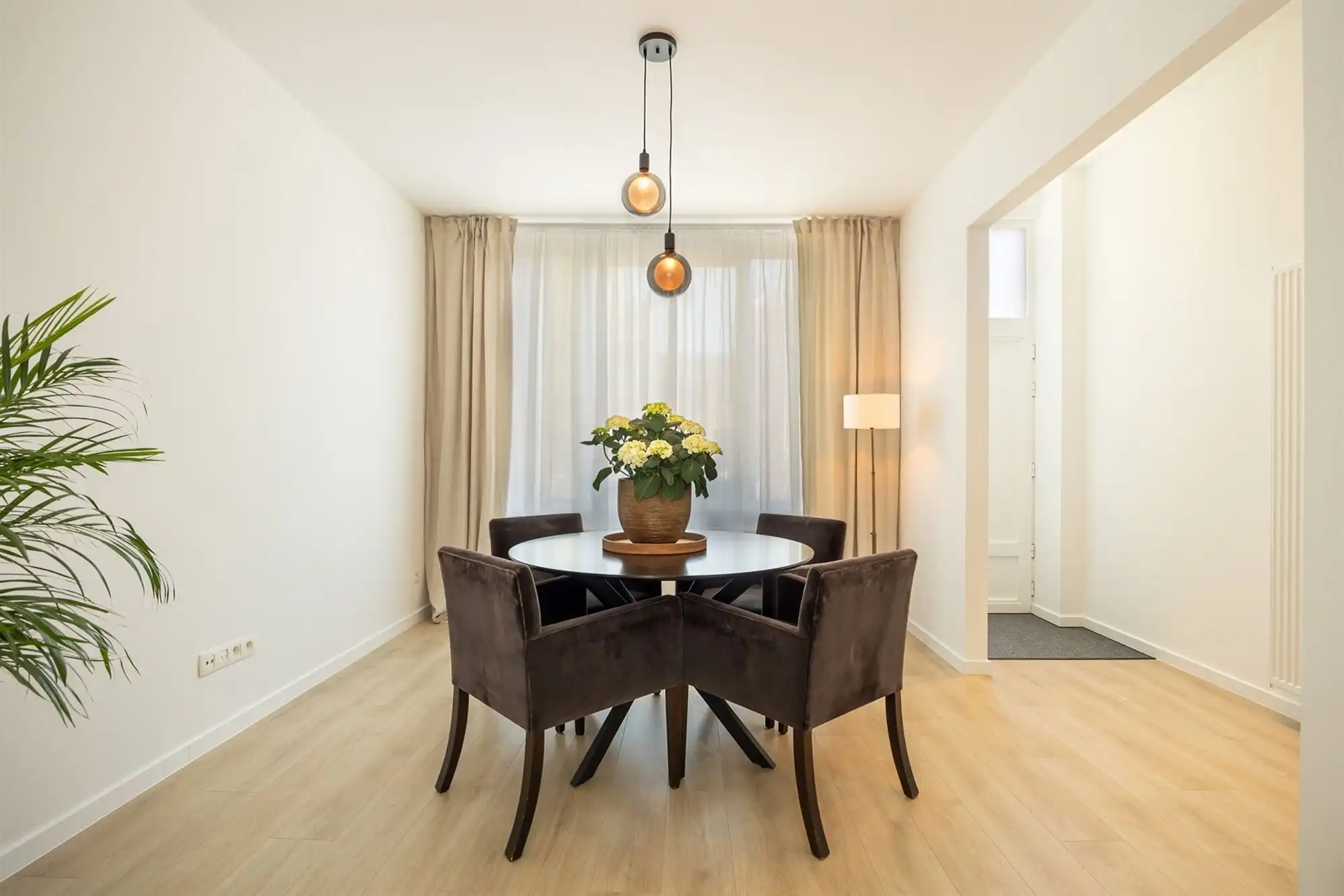 Volledig gerenoveerde woning met 3 slpkmrs en stadskoer foto 20