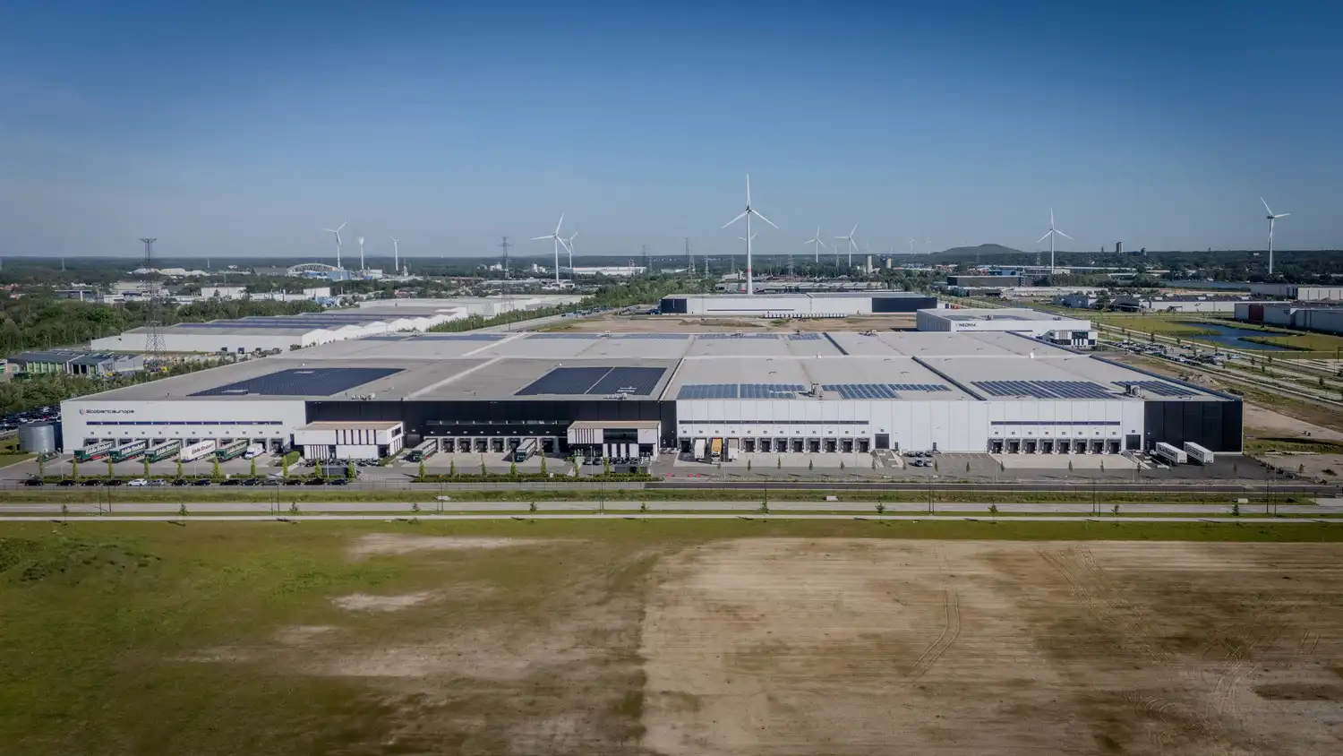 Industrieel-magazijn-logistiek te huur foto 2