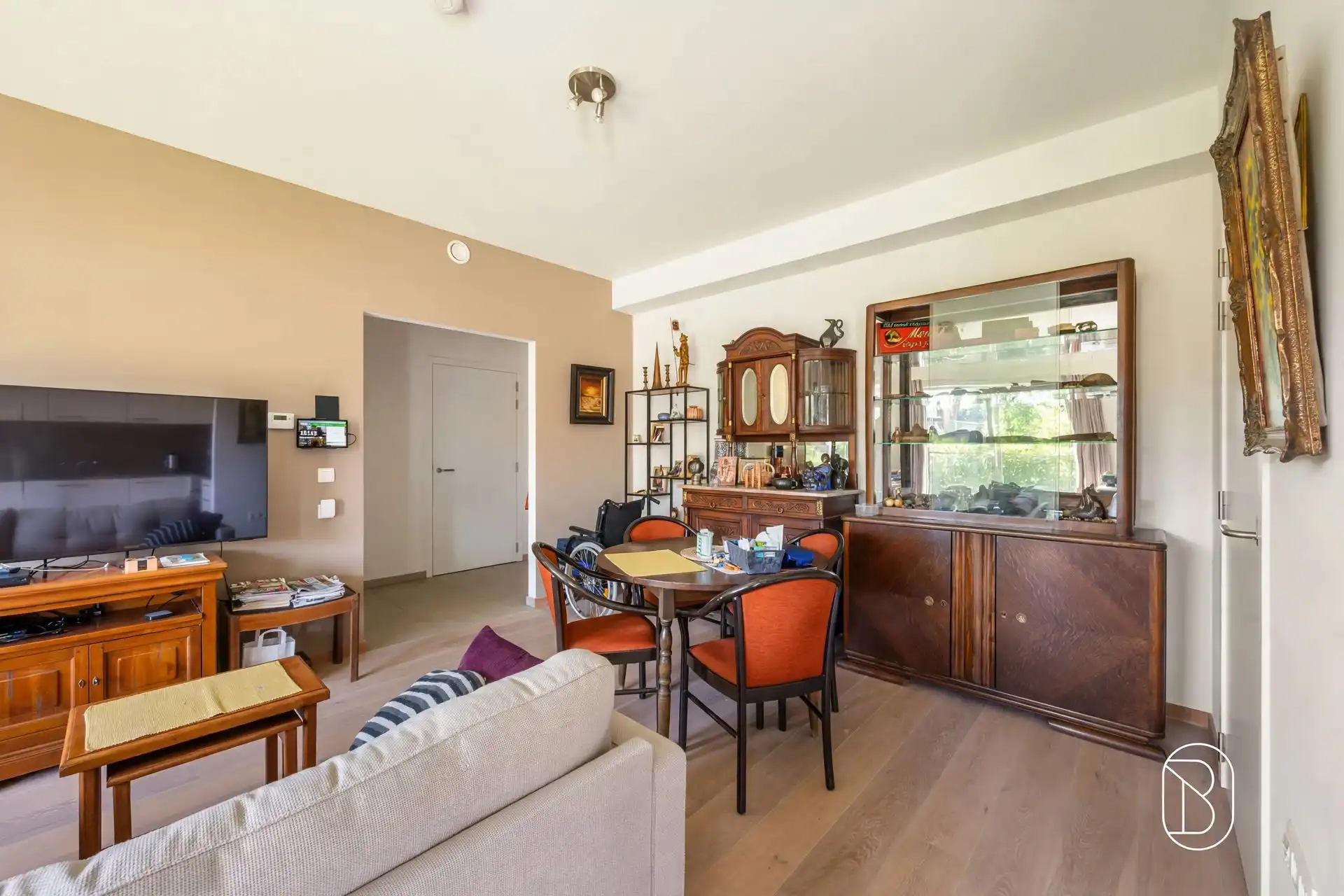 IDEALE INVESTERING! Moderne assistentieflat met terras foto 6