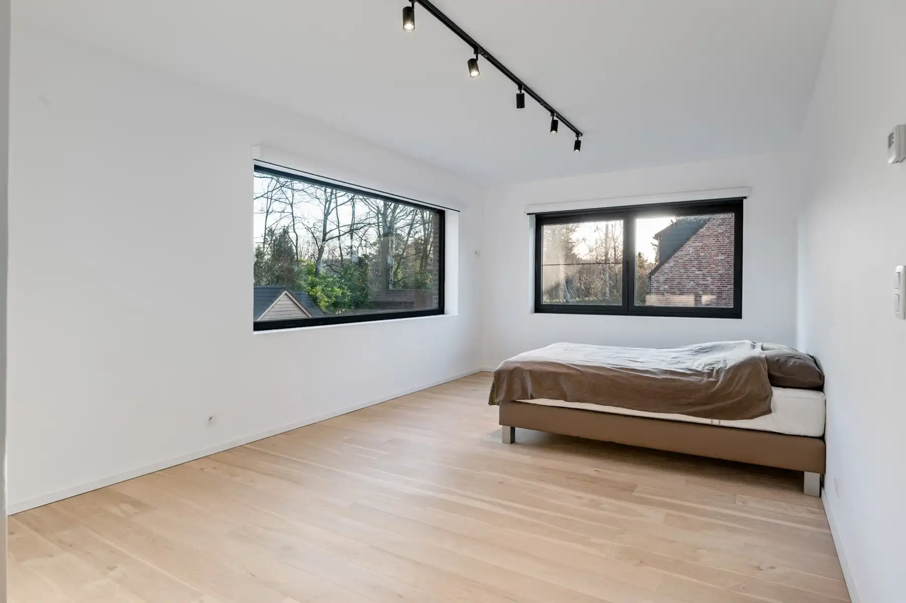 Recente villa met bijgebouw op toplocatie foto 12