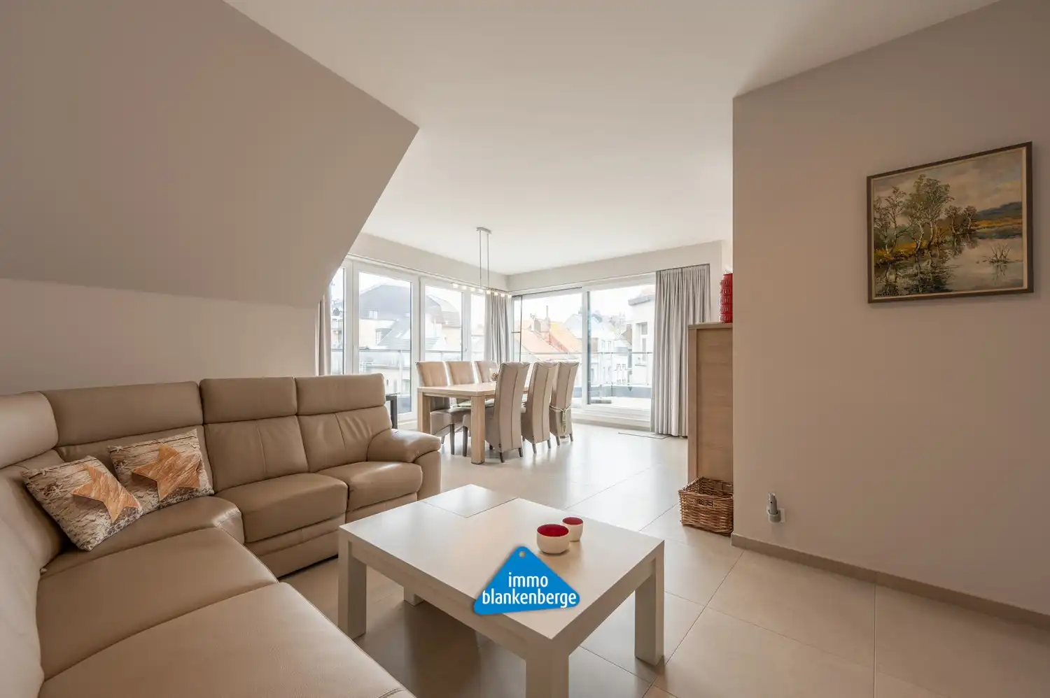 Uniek dakappartement met 3 slaapkamers en 2 badkamers. foto 5