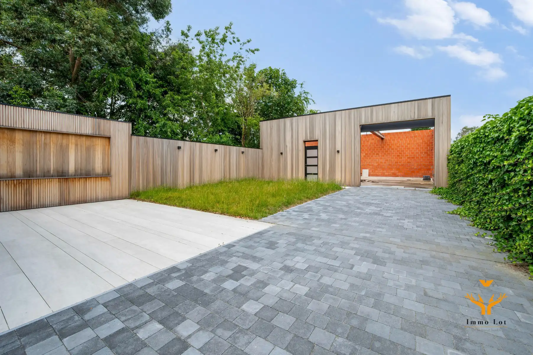 Ruime woning met magazijn  foto 2