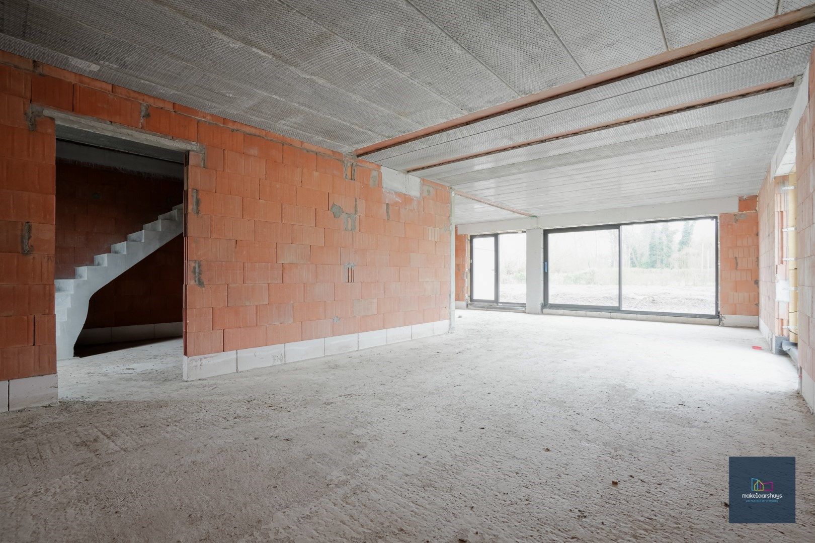 Halfopen casco villawoning met tuin en oprijlaan foto 6
