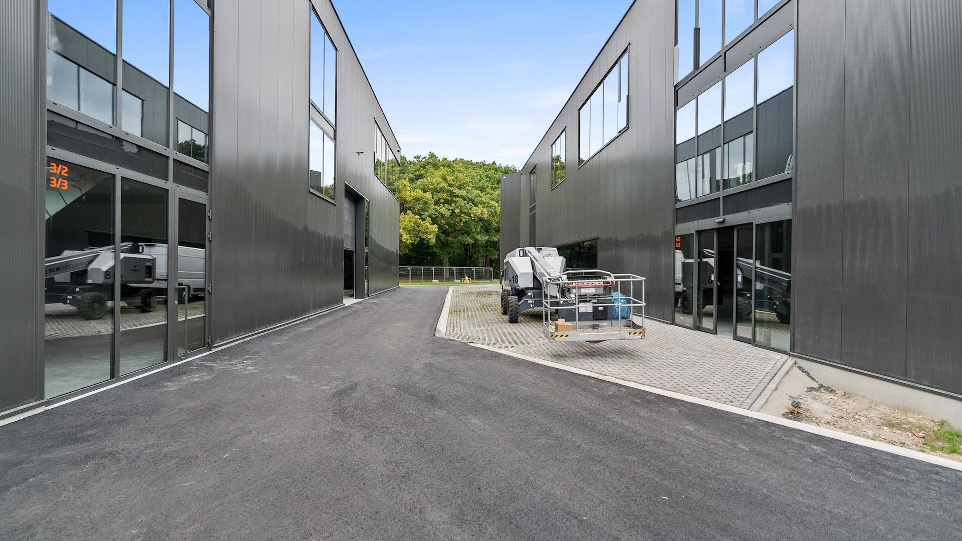 Moderne kantoorruimte van 359m2 op een ideale locatie tussen As en Genk foto 27