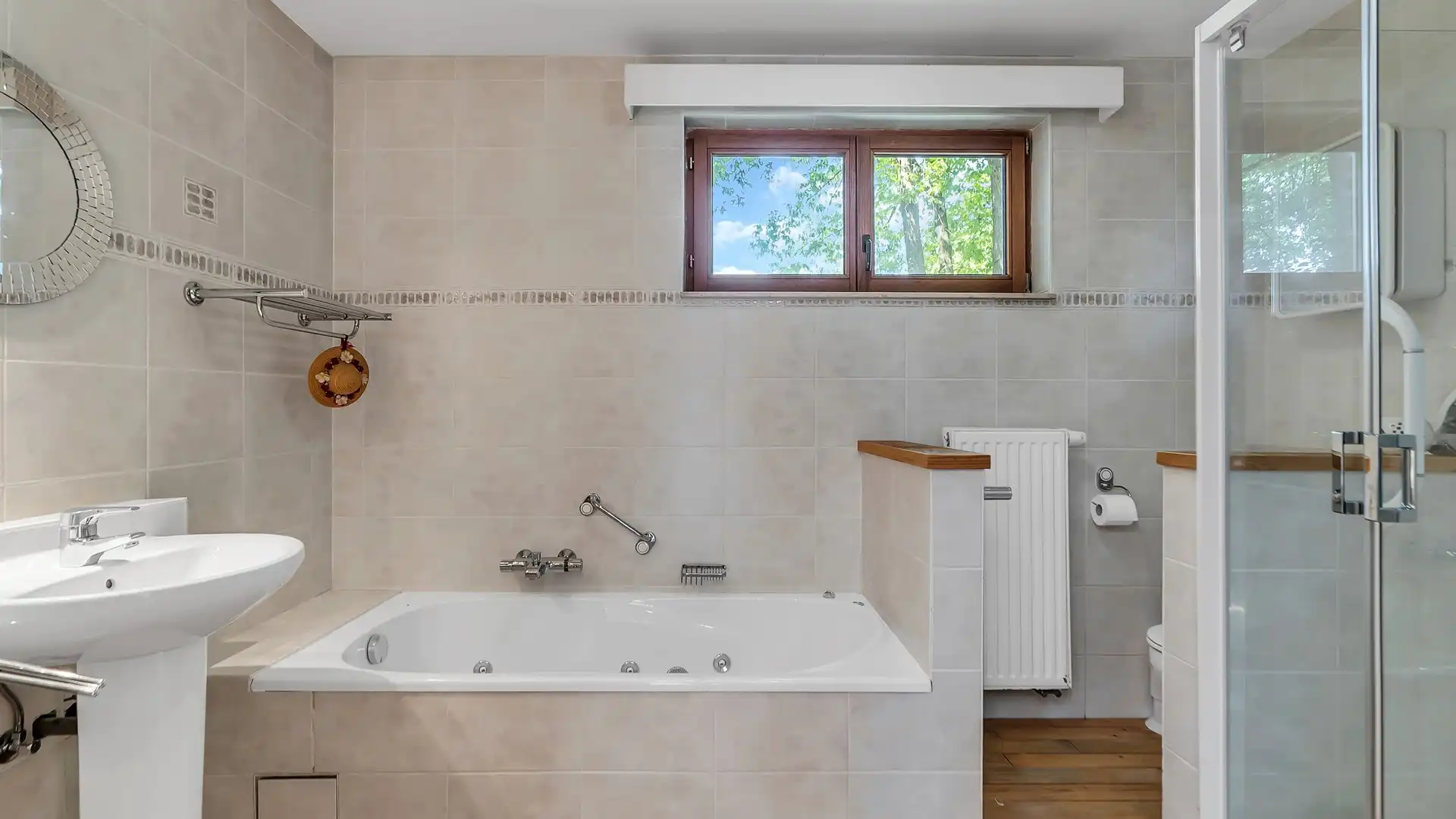 Ruime en instapklare woning met zwembad in Genk (Bret) foto 20