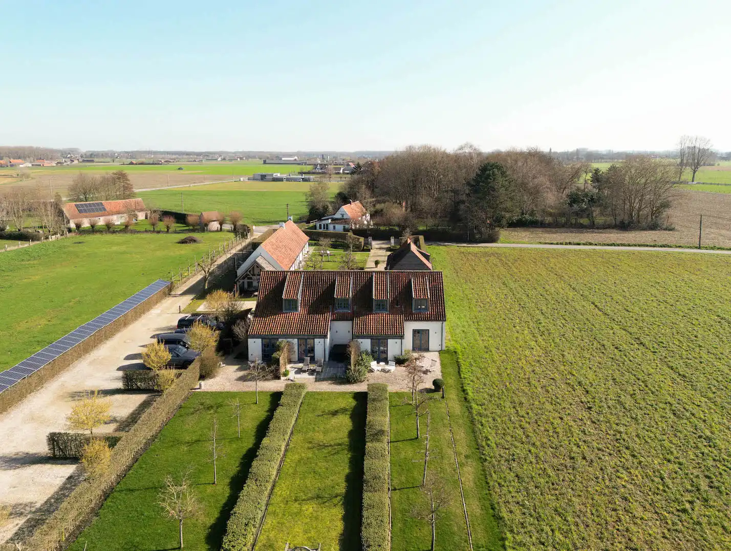 Idyllisch gelegen landgoed, voormalige hoeve, met karakterwoning, vakantieverblijf/boutique B & B met 6 vergunde kamers, parking en weide op circa 1 ha foto 31