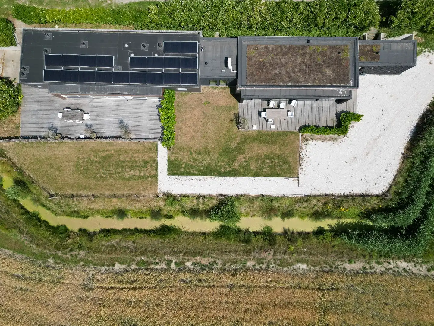 Exclusieve dijkwoning met eigen guesthouse foto 12