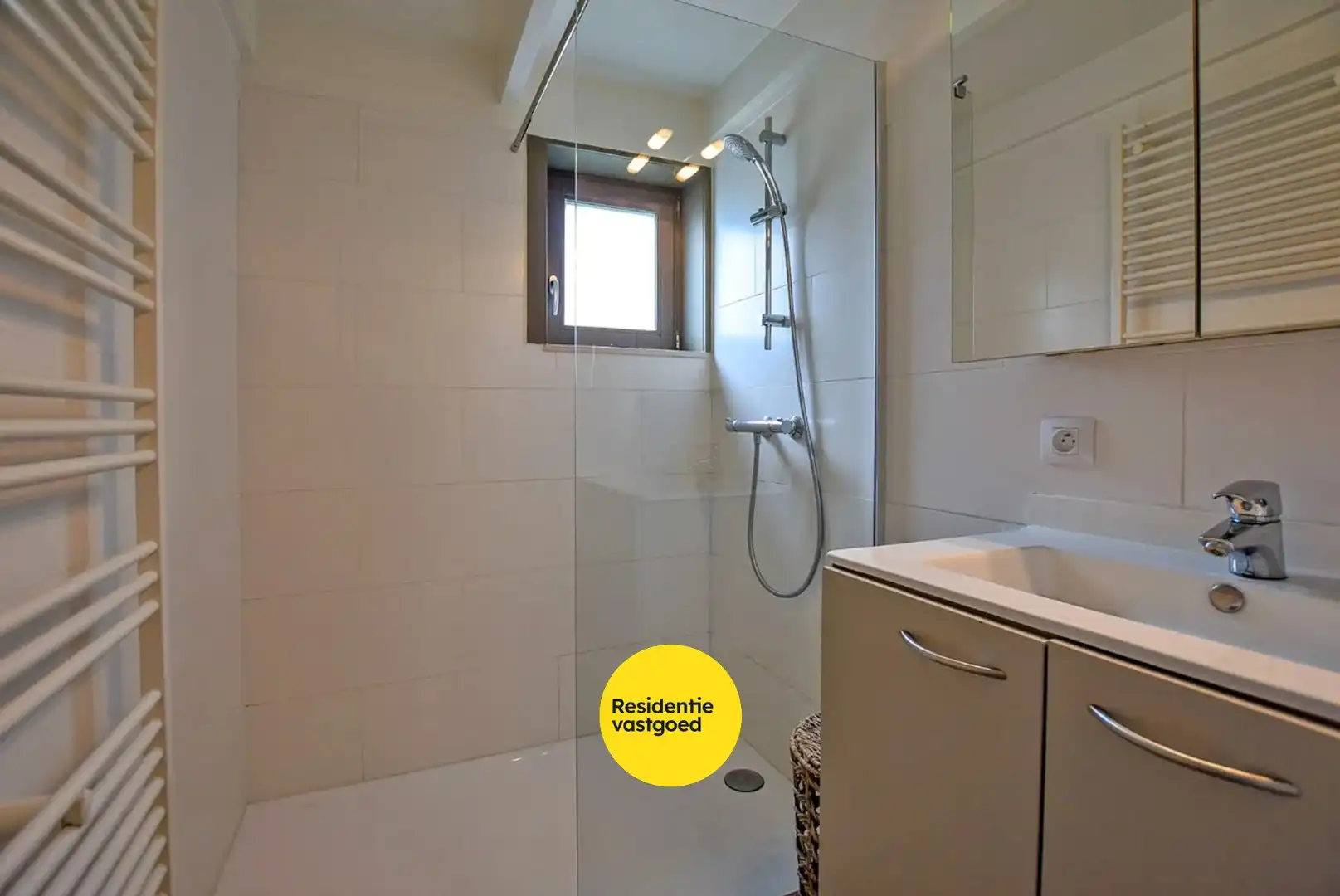 Prachtig onderhouden vakantiewoning (type vissershuis) met 3 slaapkamers en privé-parkeerplaats te Oostduinkerke.  foto 13