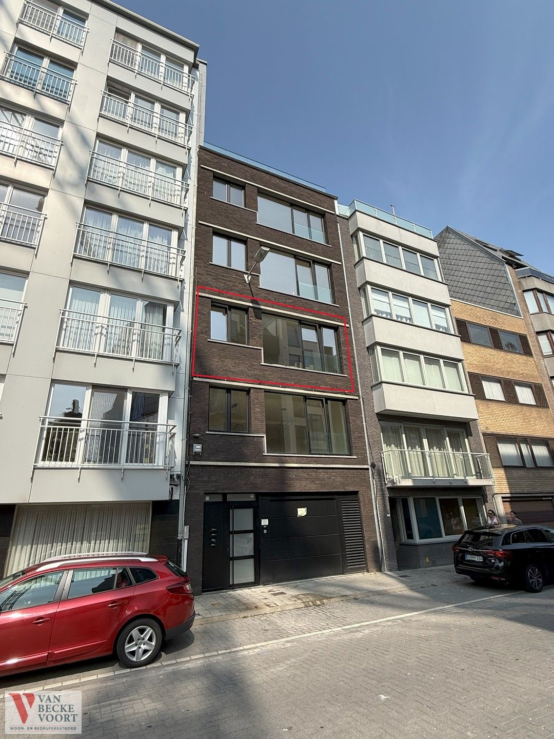 Subliem gerenoveerd appartement met terras foto 12
