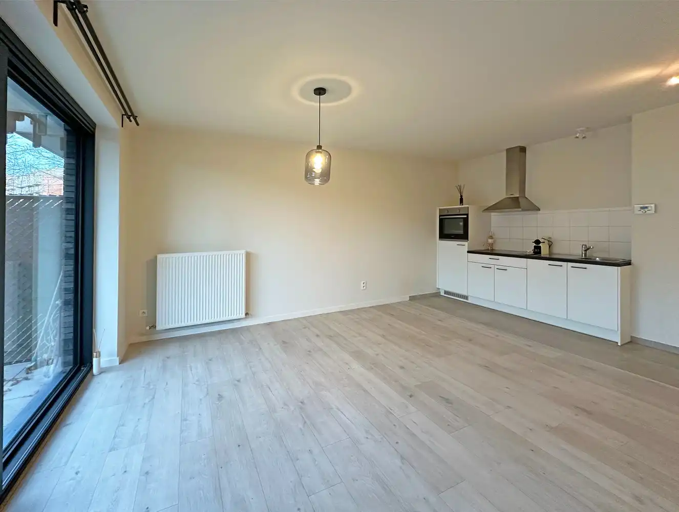 Instapklaar 1-SLPK appartement met een tuin te Deurne op toplocatie! foto {{pictureIndex}}
