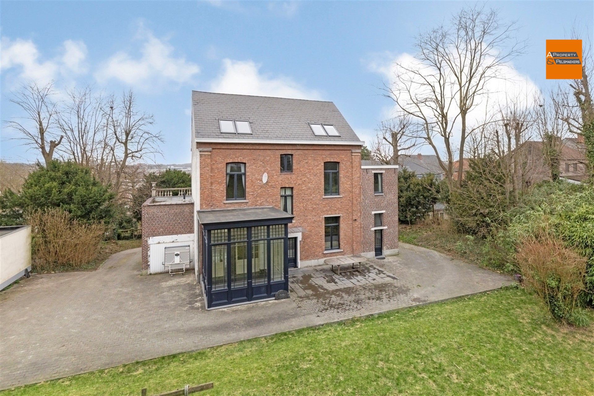 Kantoorruimte met woonst  in een ruime herenhuis met 6 slpk op 17 are in Machelen  foto 3