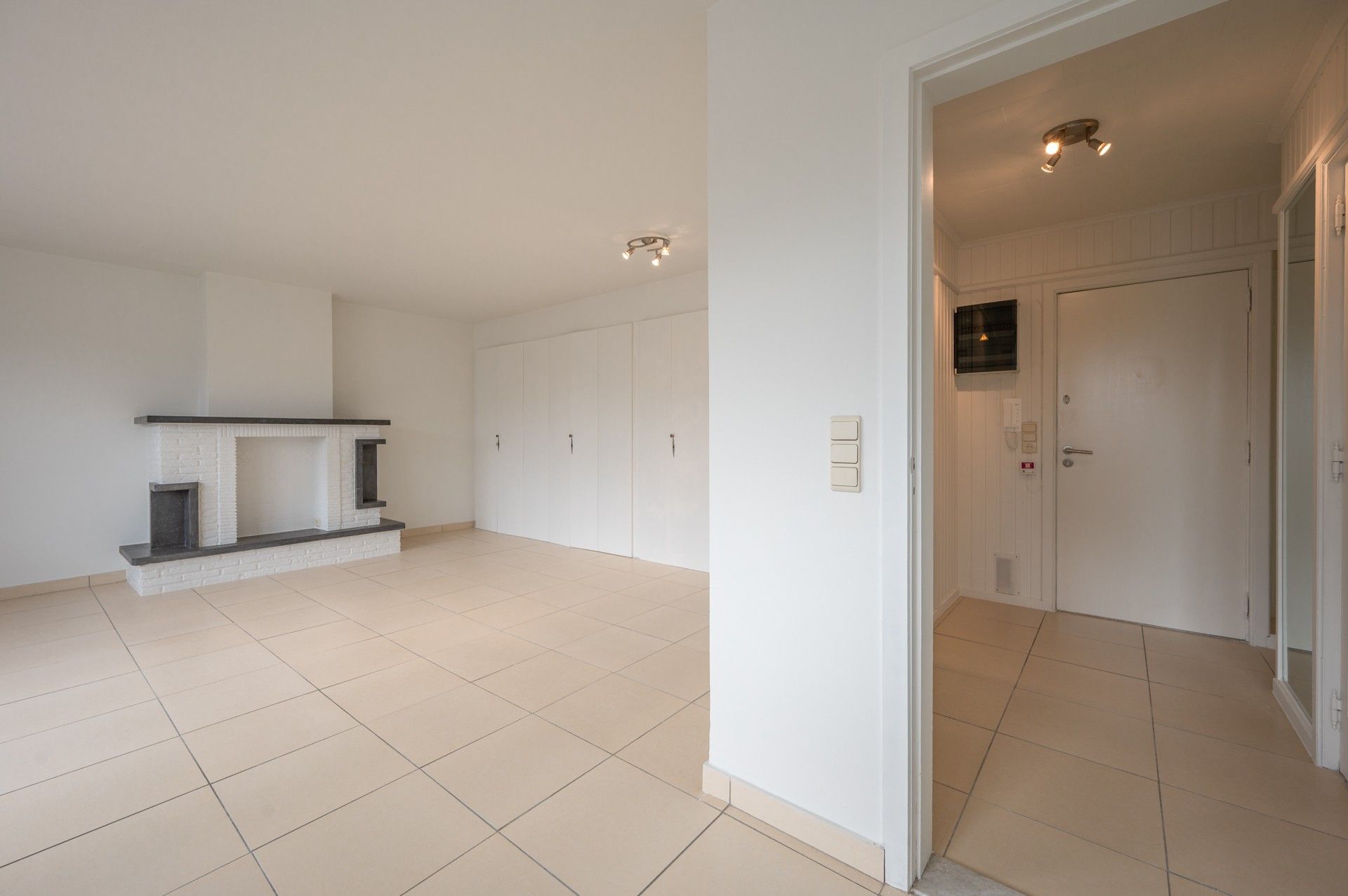 Ongemeubeld: Zonnige studio nabij centrum! foto 6