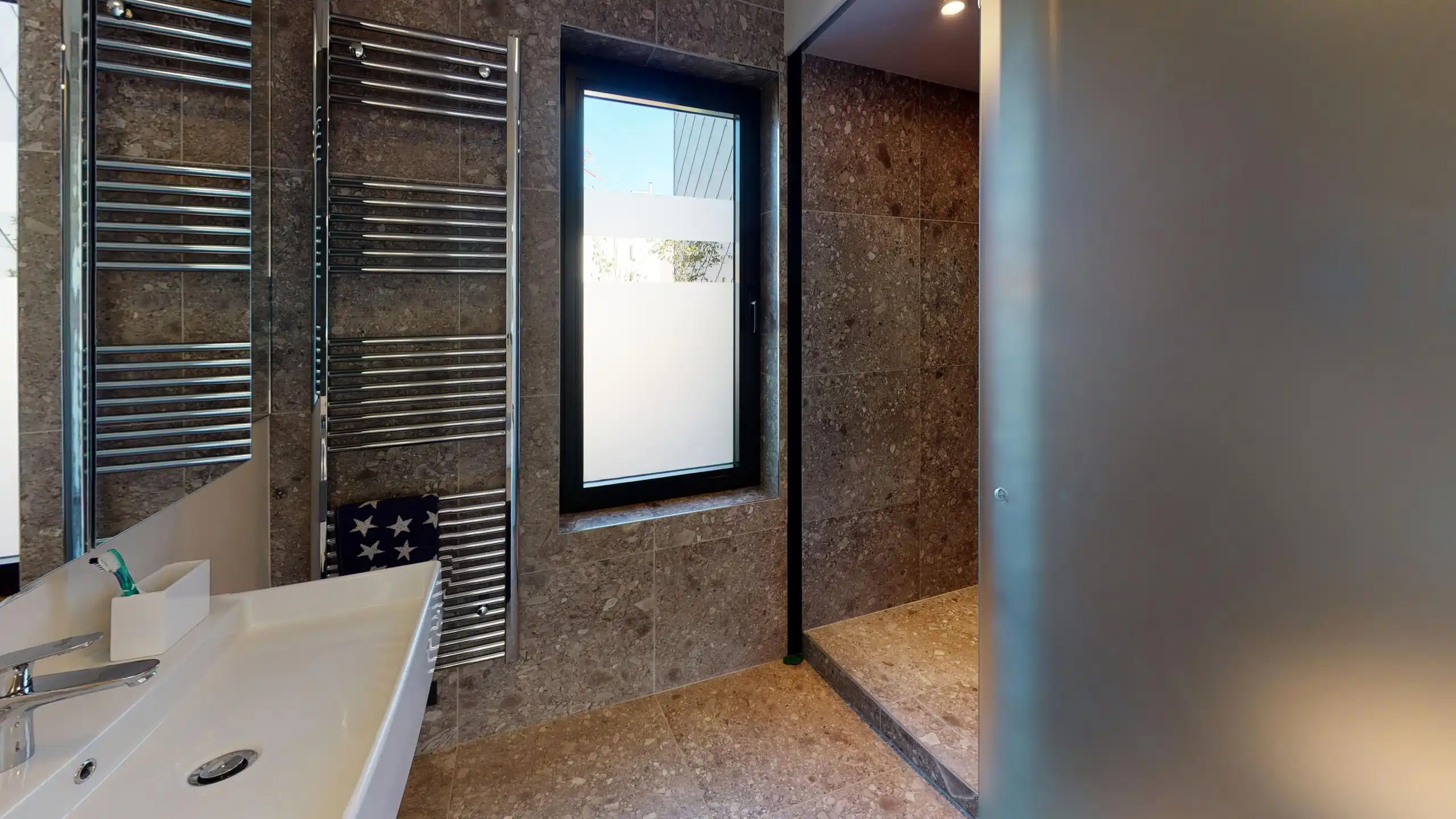 Gemeubelde penthouse met twee schitterende terrassen foto 12