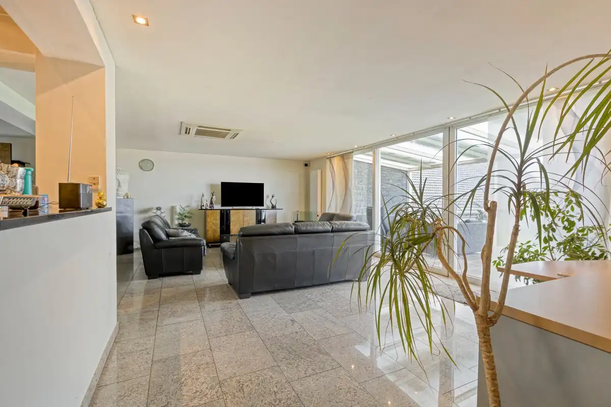 Charmante gezinswoning op ruim perceel foto 13