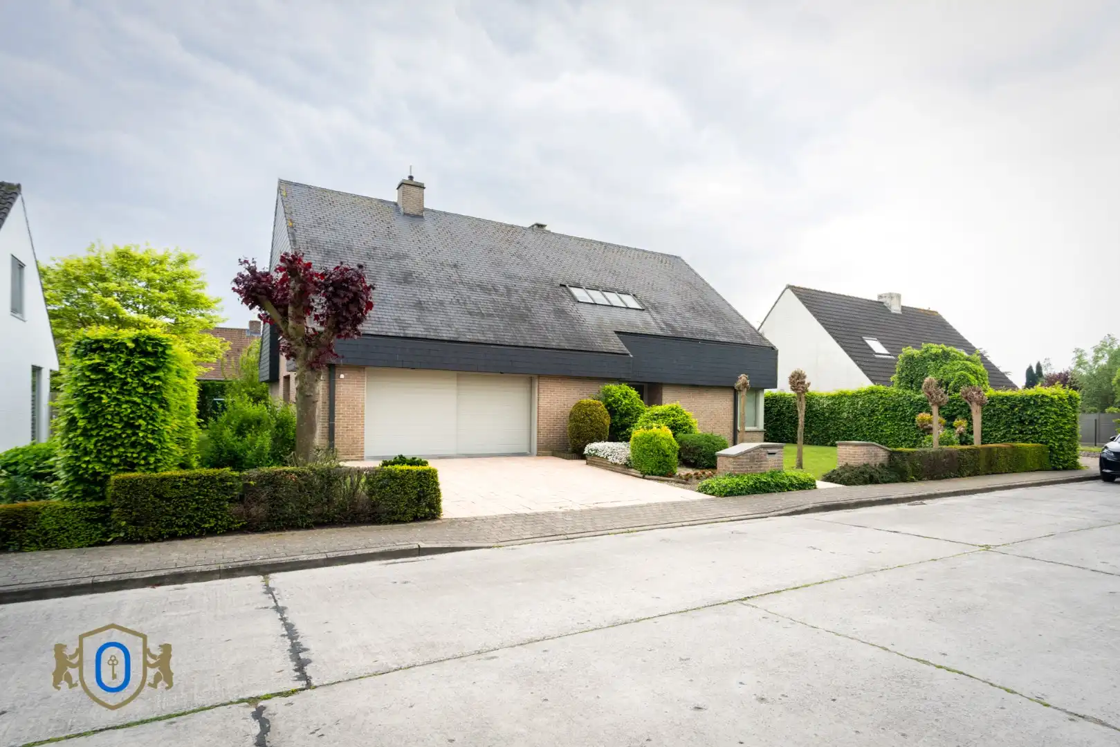 Vrijstaande 4-slpkr woning met tuin & garage foto {{pictureIndex}}