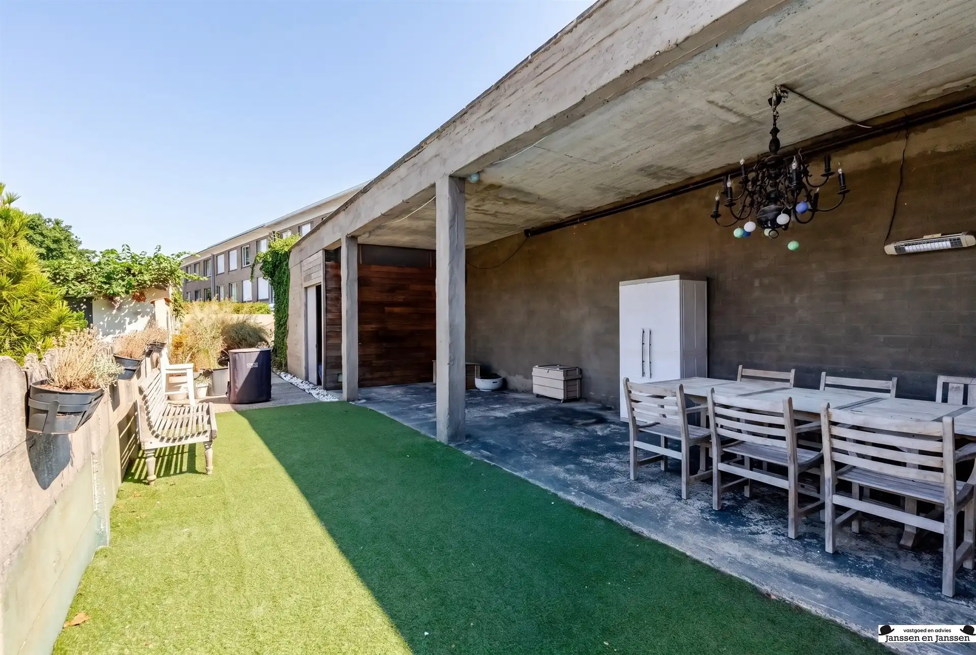 Ruime en instapklare gezinswoning met 4 slaapkamers, garage en tuin foto 28