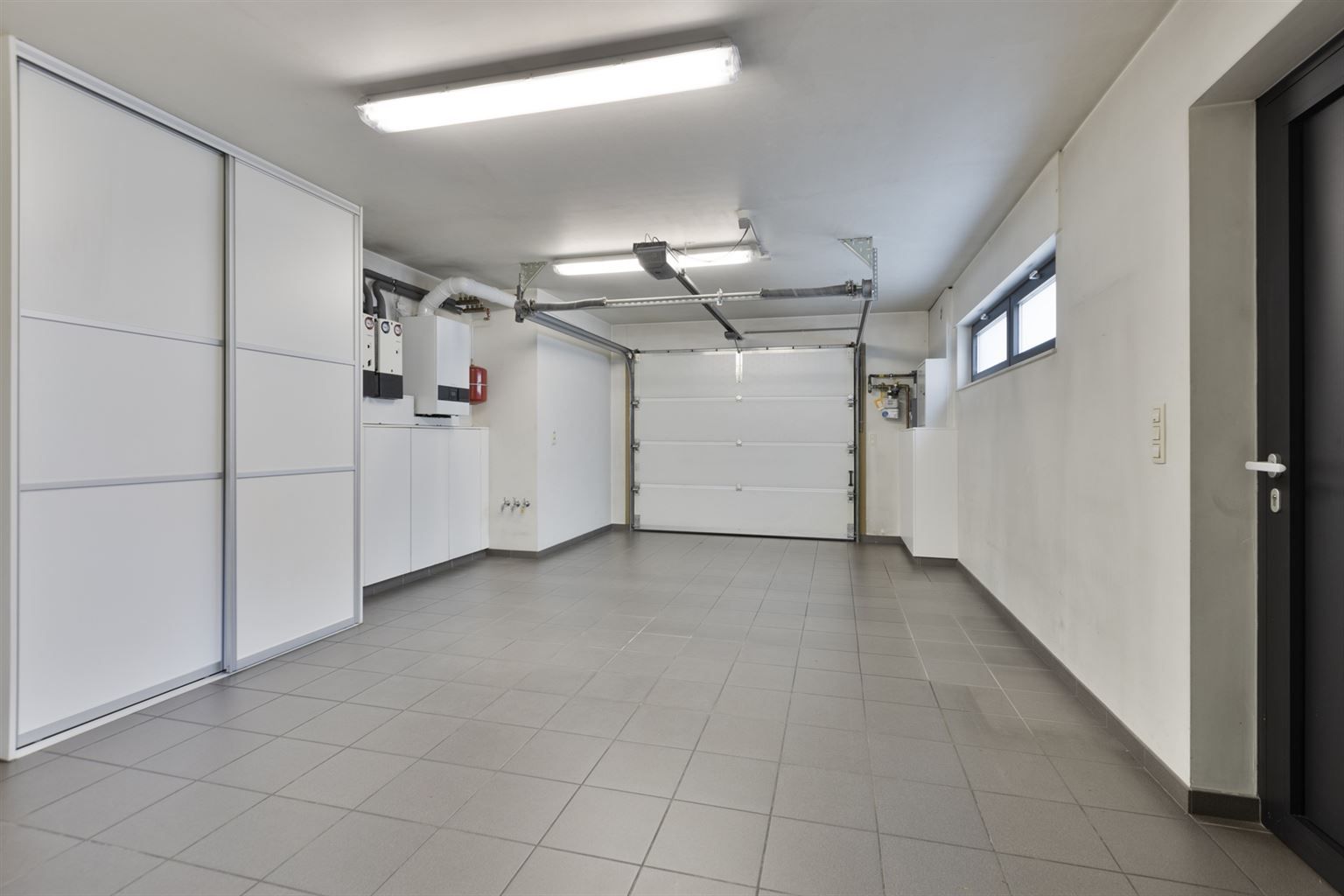 Instapklare, vrijstaande woning op 5a14ca. Voorzien van 4 slaapkamers en een inpandige garage op een rustige locatie in Kinrooi.  foto 23