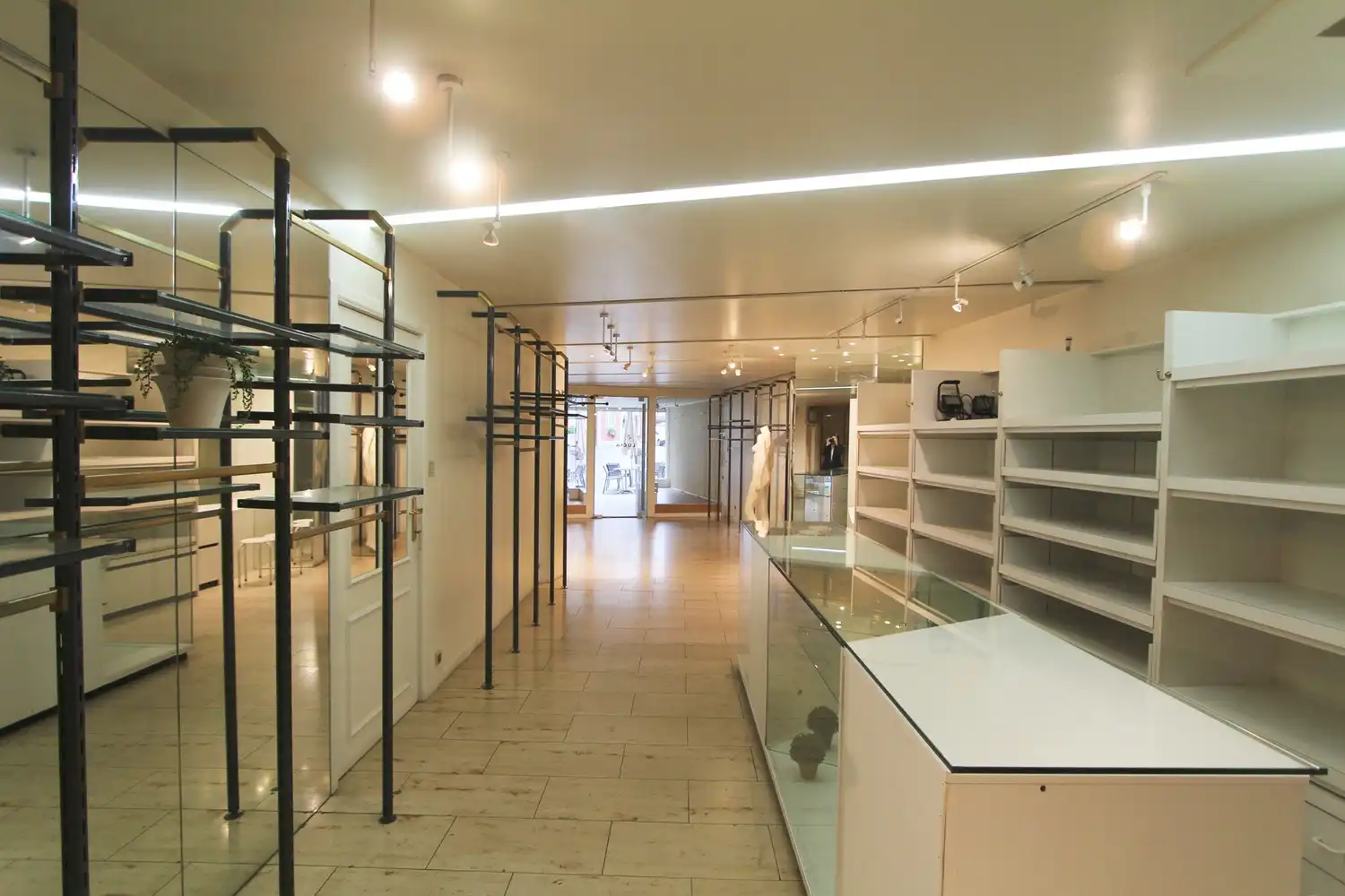 Handelsgelijkvloers op top locatie in Sint-Truiden! foto 3