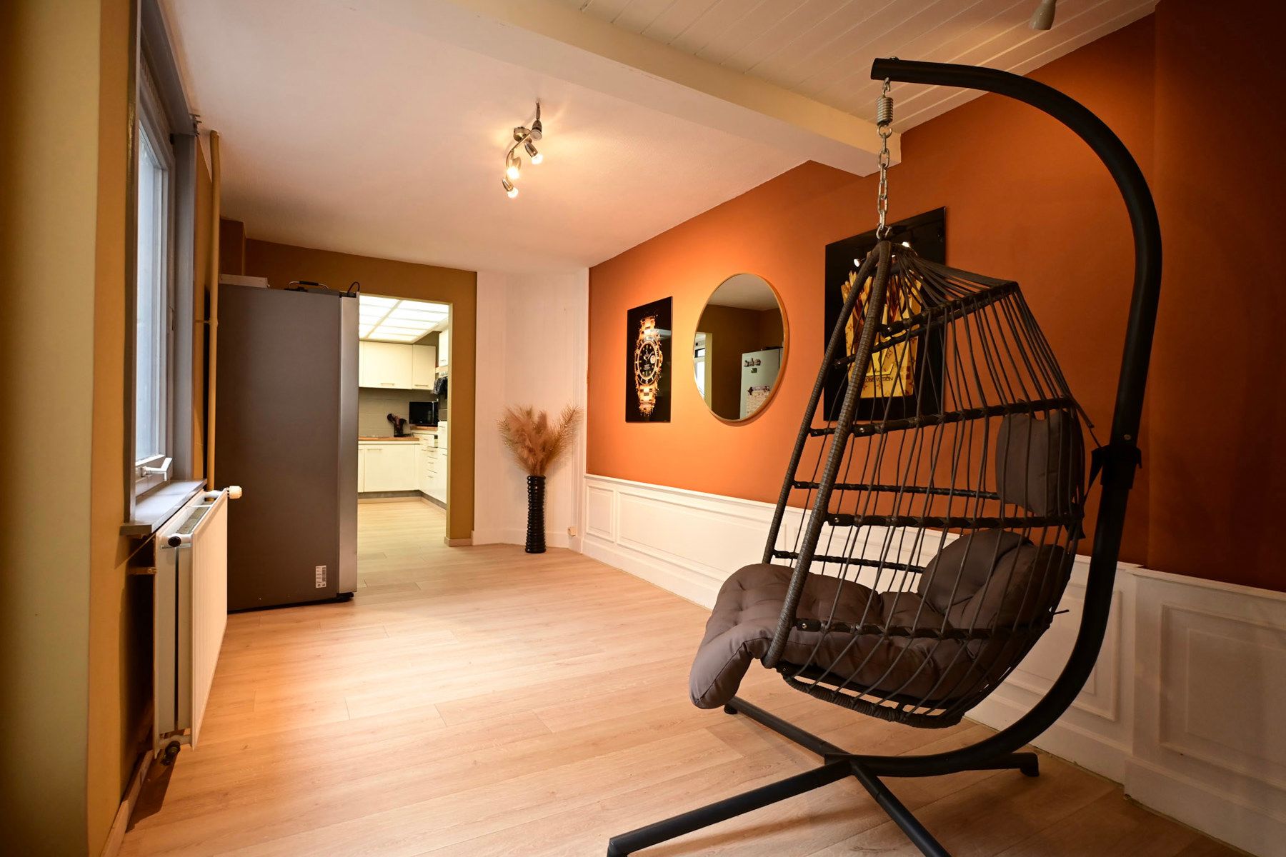 Ruim gerenoveerd herenhuis in Oostende. foto 3