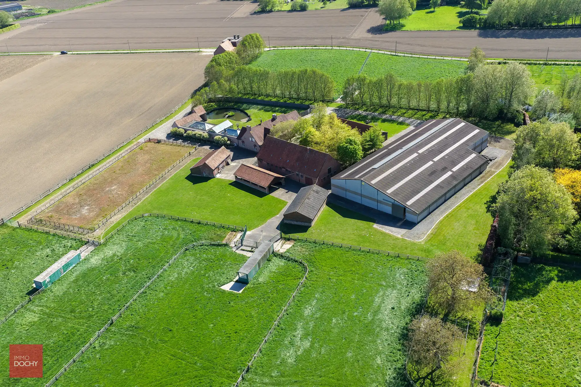 Vierkantshoeve met paardenaccommodatie op ca. 5,3ha foto 4