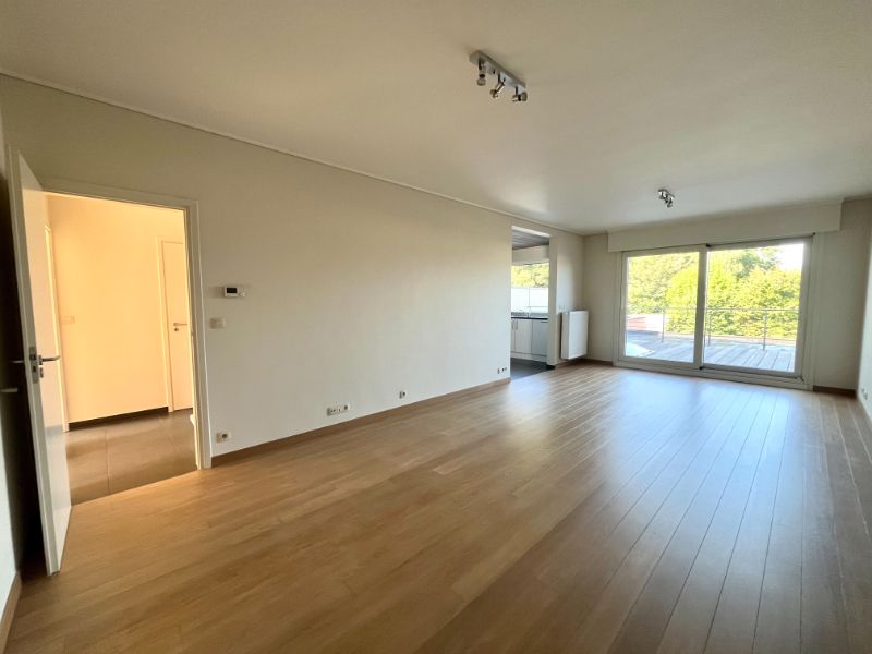GERENOVEERD DUPLEXAPPARTEMENT TE HUUR MET 3 SLAAPKAMERS foto 2