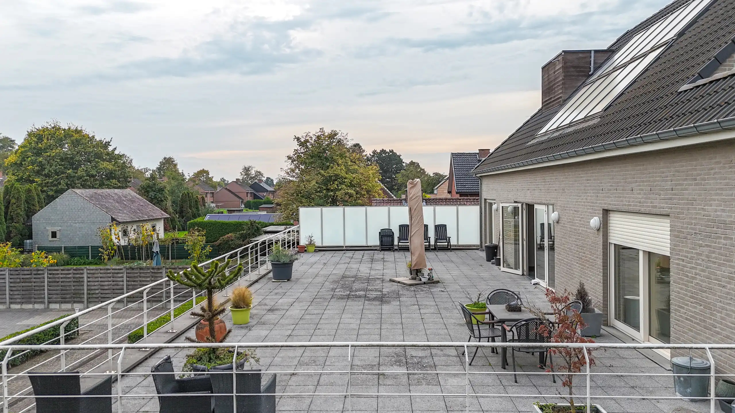 Veelzijdig investeringspand met 10 kamers, lift en kelder! foto 104