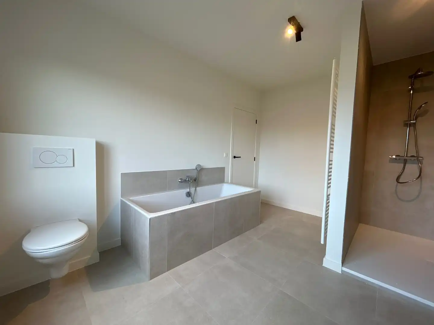 RECENT GERENOVEERDE GEZINSWONING IN HARTJE MEULEBEKE foto 15