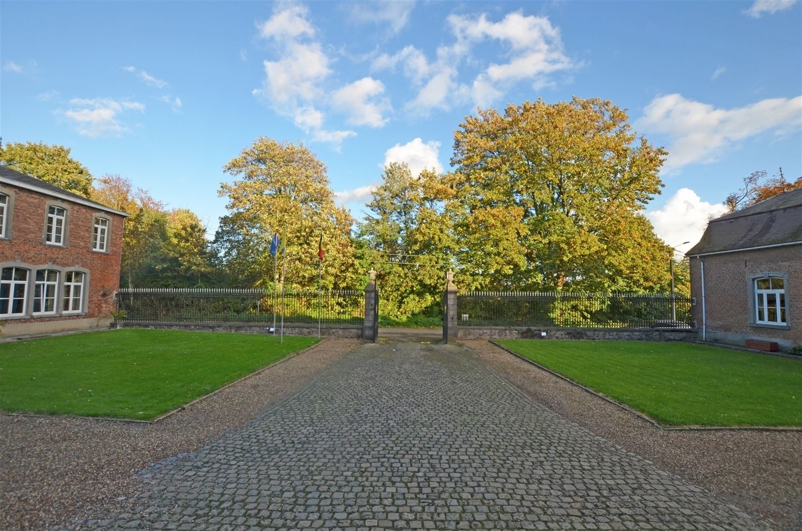 Uniek kasteeldomein op ±6.5 Ha met veel mogelijkheden foto 23