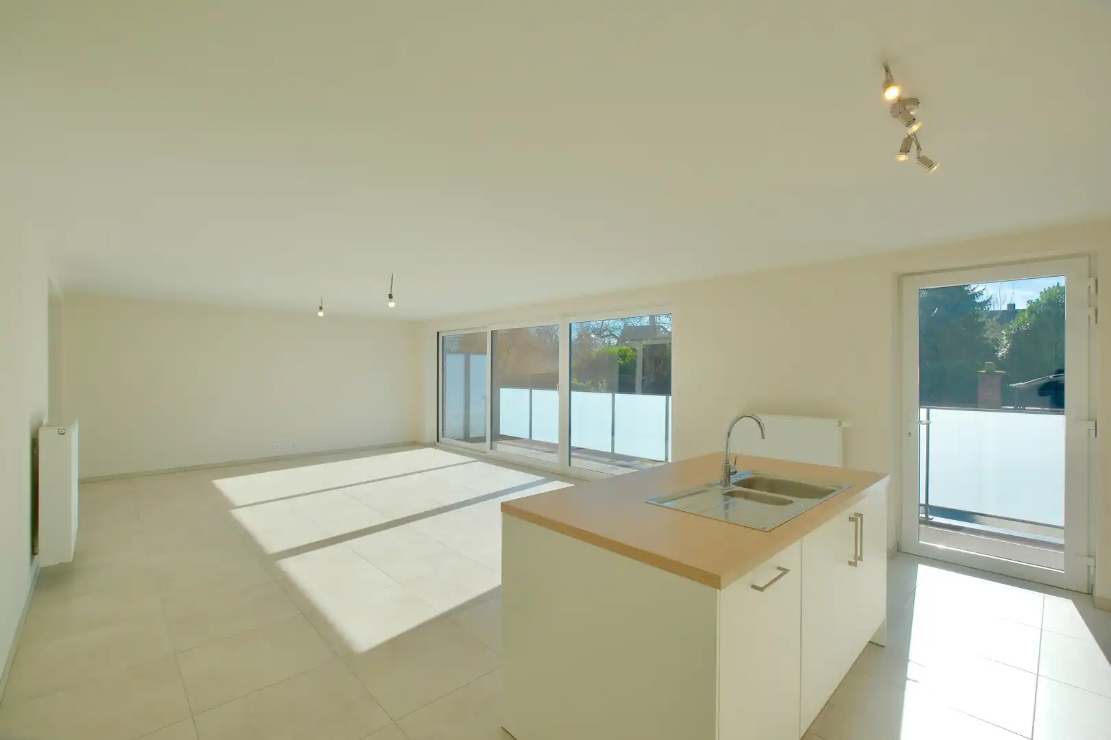 Gelijkvloers app met 2 slaapkamers, ruim terras en binnenkoer! foto 6