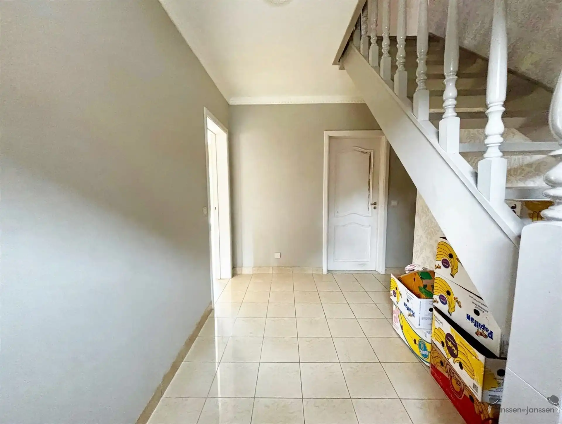 Ruime woning met 5 slaapkamers en tuin foto 2