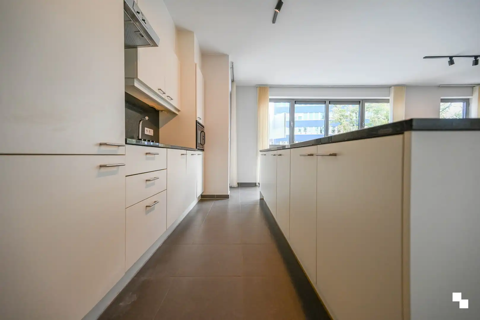 Ruim appartement met drie slaapkamers & garagebox foto 4