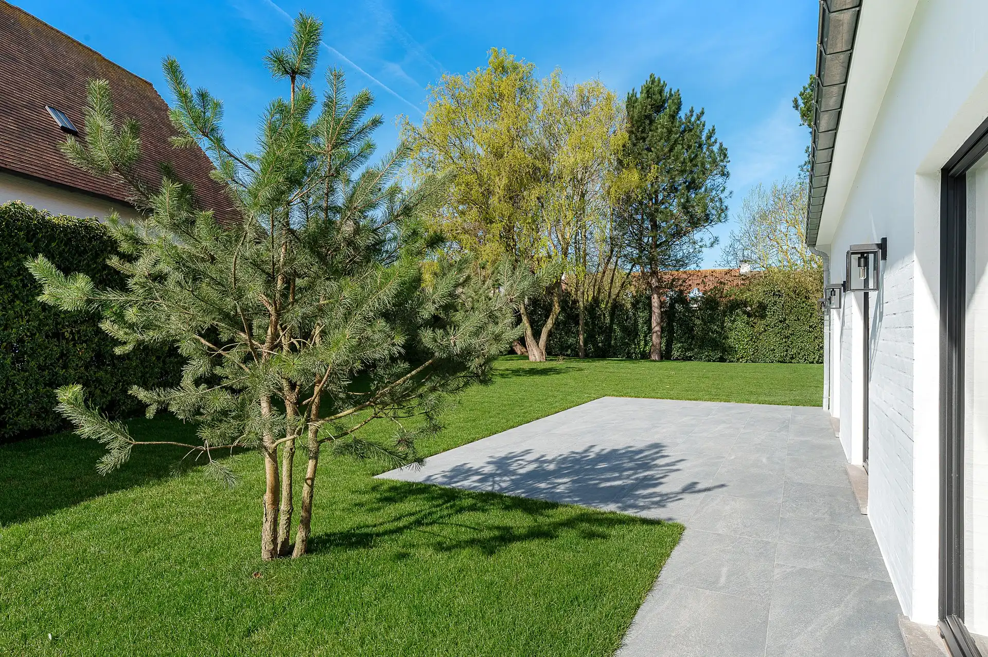 Smaakvol afgewerkte villa in Maaiken met ruime tuin foto 2