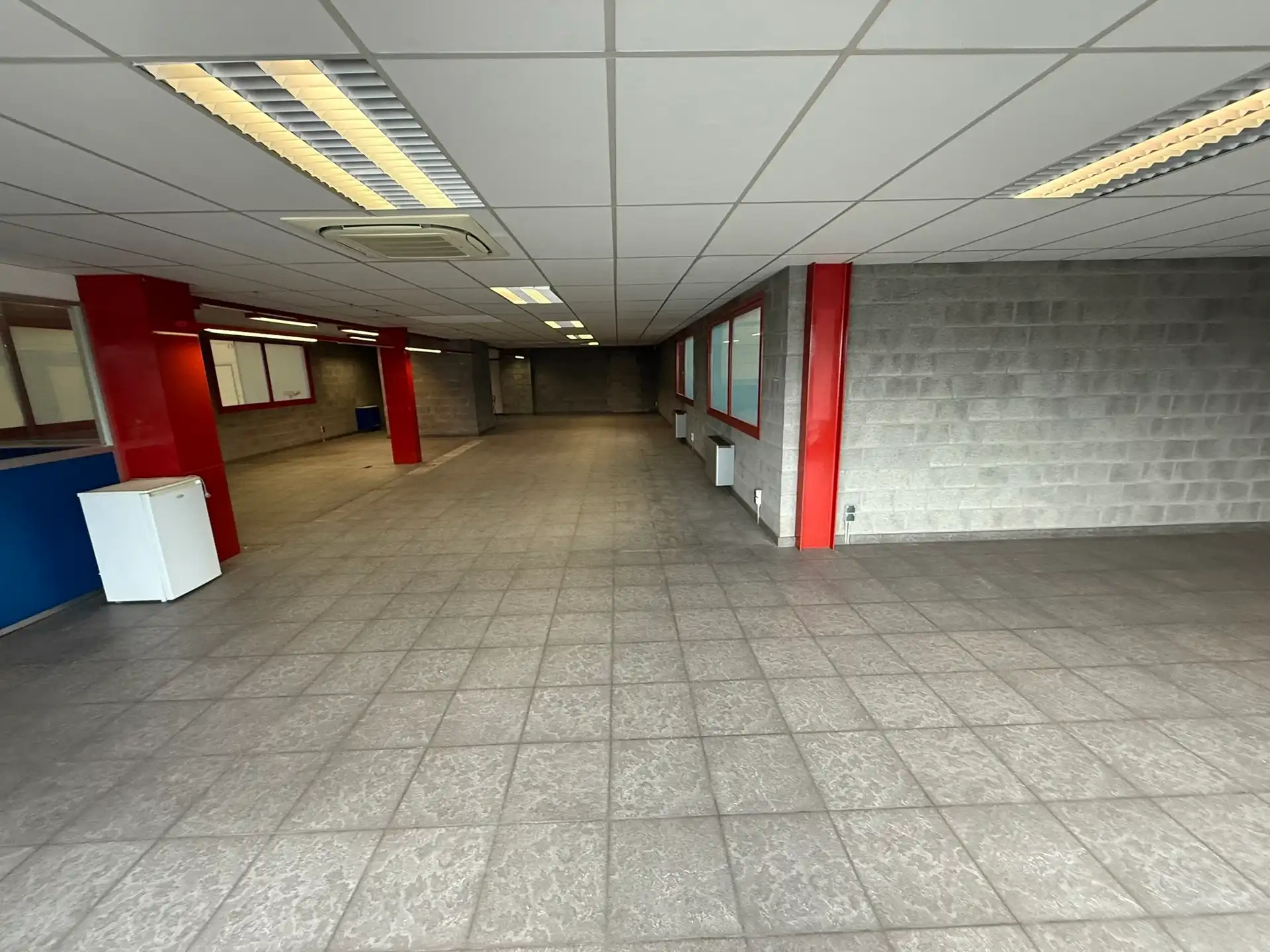 Magazijn met kantoren te huur in industriezone TTS te Temse foto 8