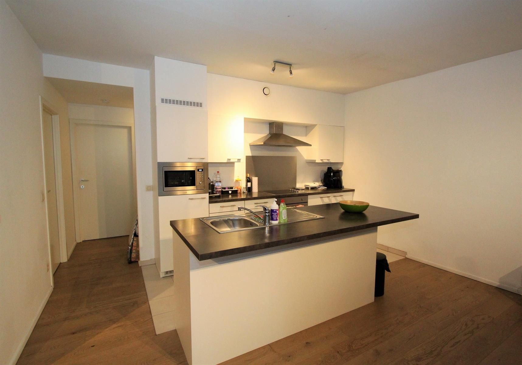 Modern 2-slaapkamer appartement met terras foto 4