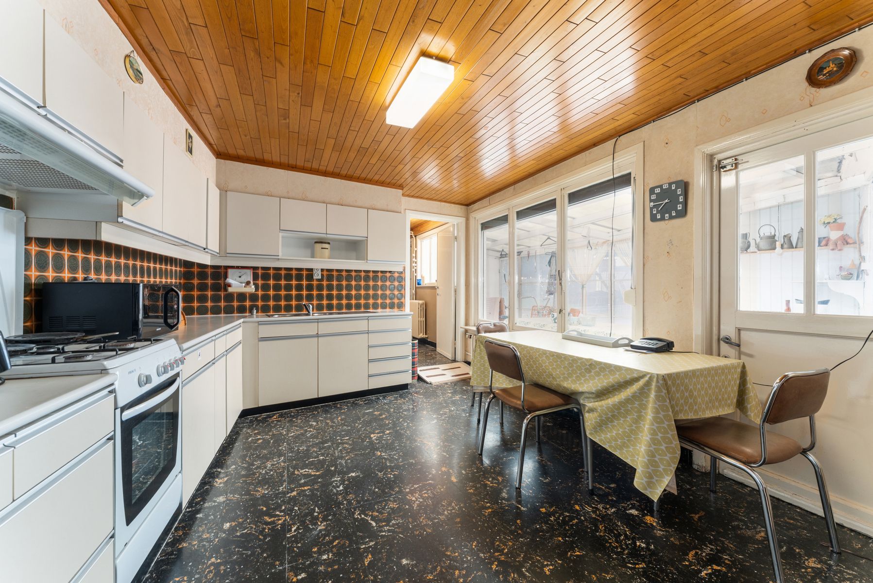 Te renoveren woning met bijgebouwen op perceel van 1697 m² foto 14