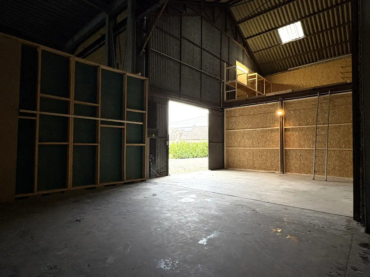 Loods 80m² te huur in Kuurne foto {{pictureIndex}}