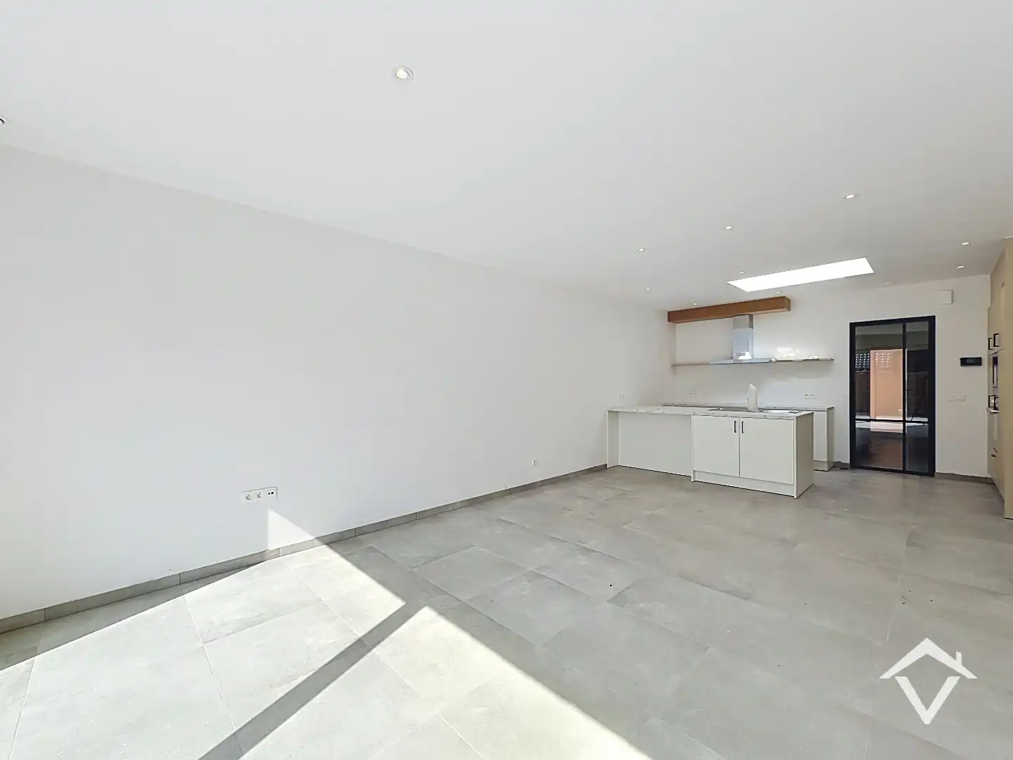 Centraal gelegen nieuwbouwwoning met 3 slaapkamers, tuin en overdekte autostaanplaats foto 15
