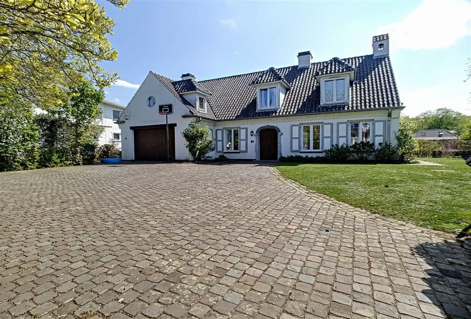 Residentieel gelegen villa foto 10