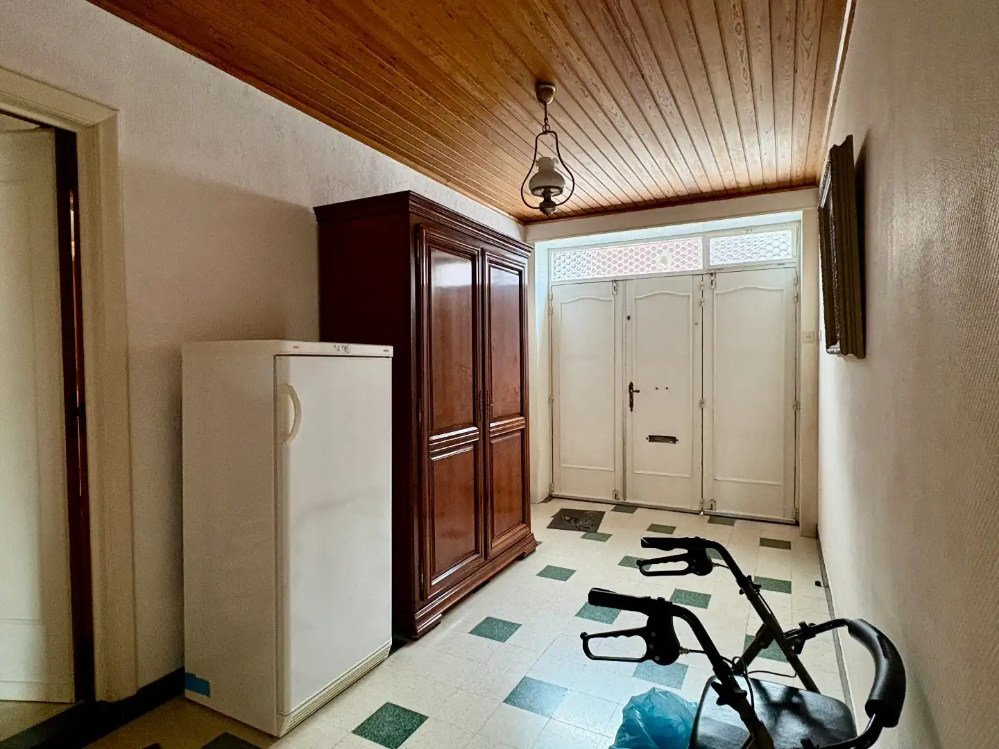 Woning met betonstructuur voorzien van garage, tuin en 3 slks te Kuurne. foto 15