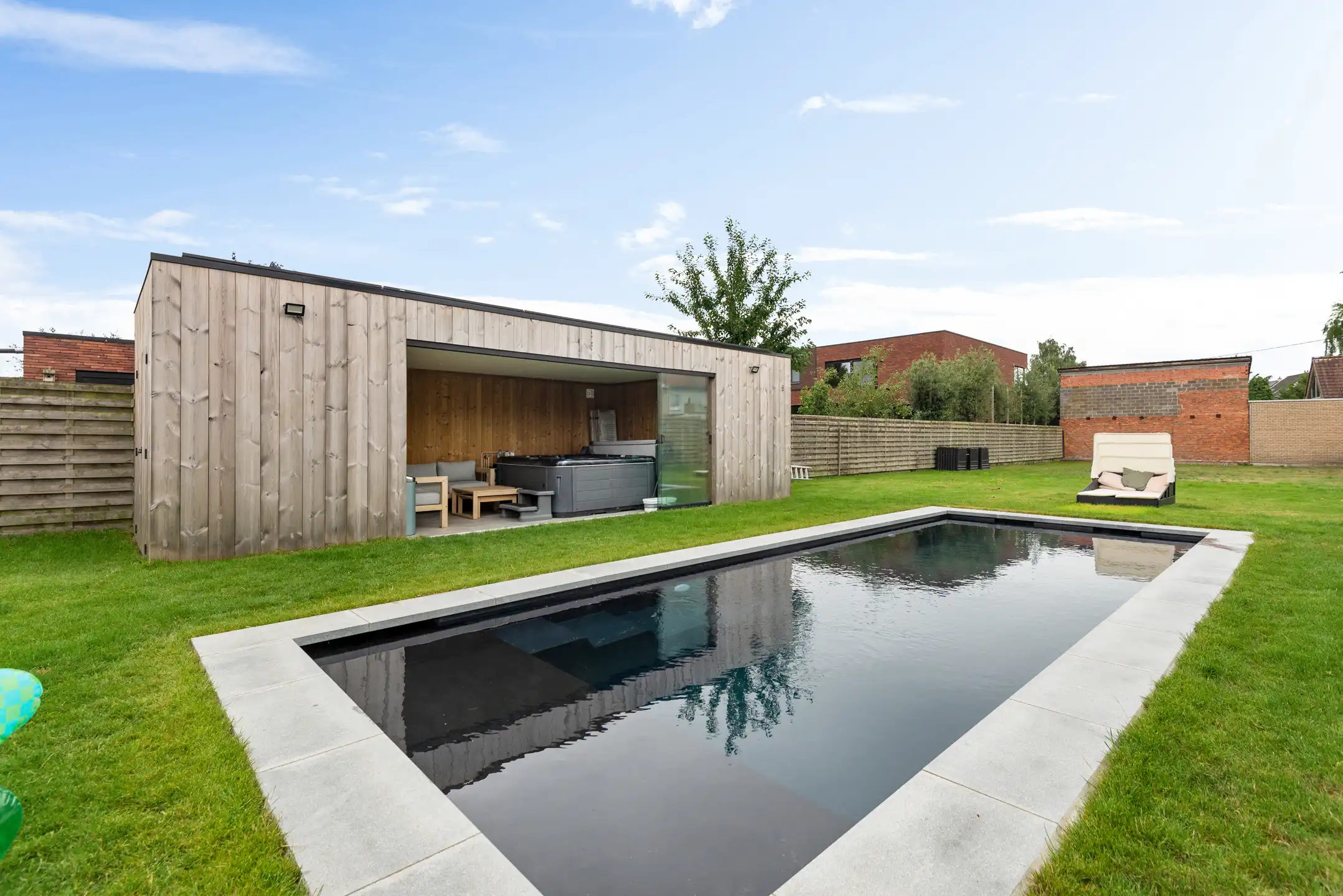 Ruime woning in het charmante Branst foto 2