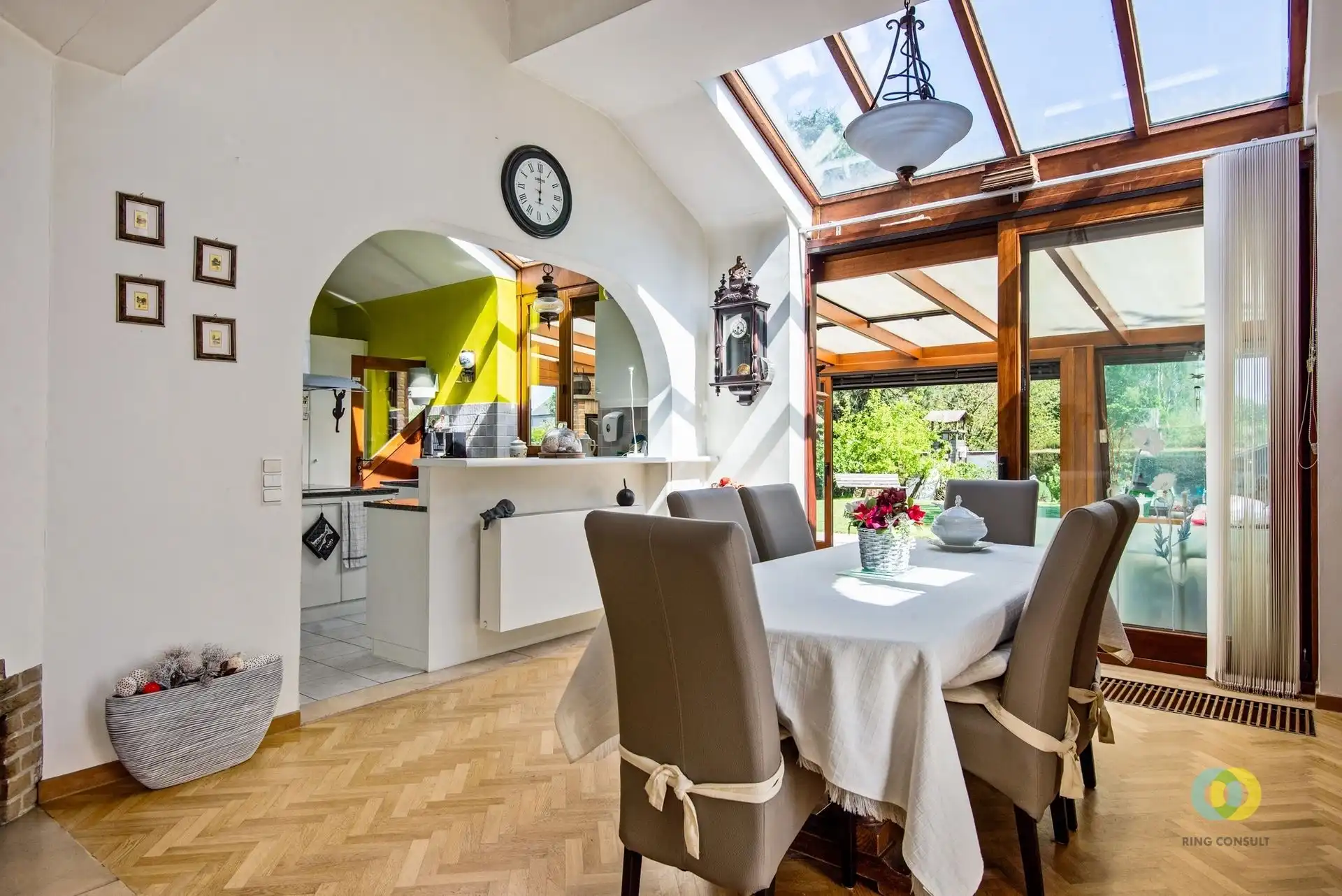 Ruime villa met 4 slaapkamers, bureau en garage   foto 4