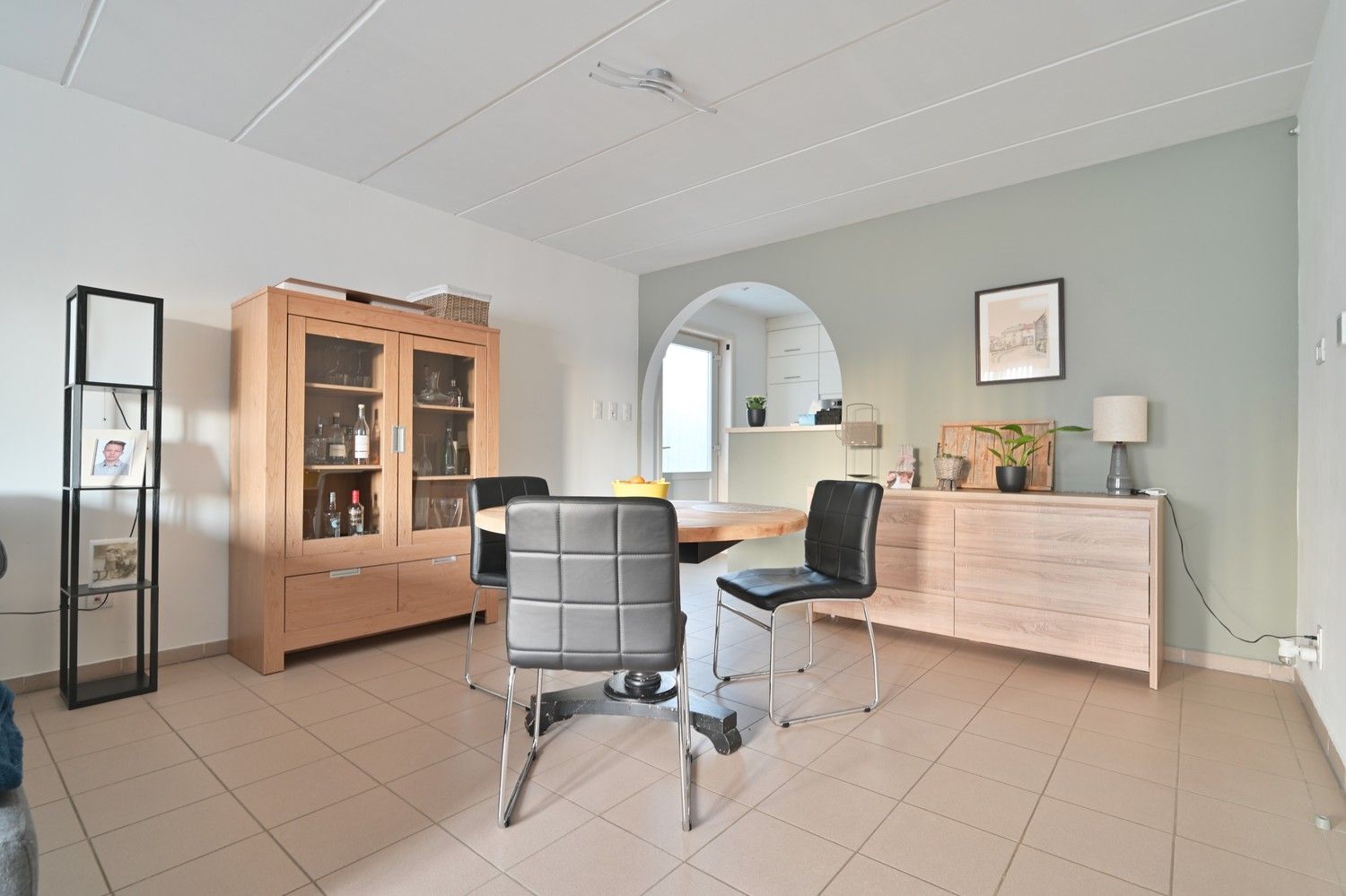 Royaal gelijkvloersappartement met 2 slaapkamers en inpandige garage, nabij het centrum van Lanaken foto 3