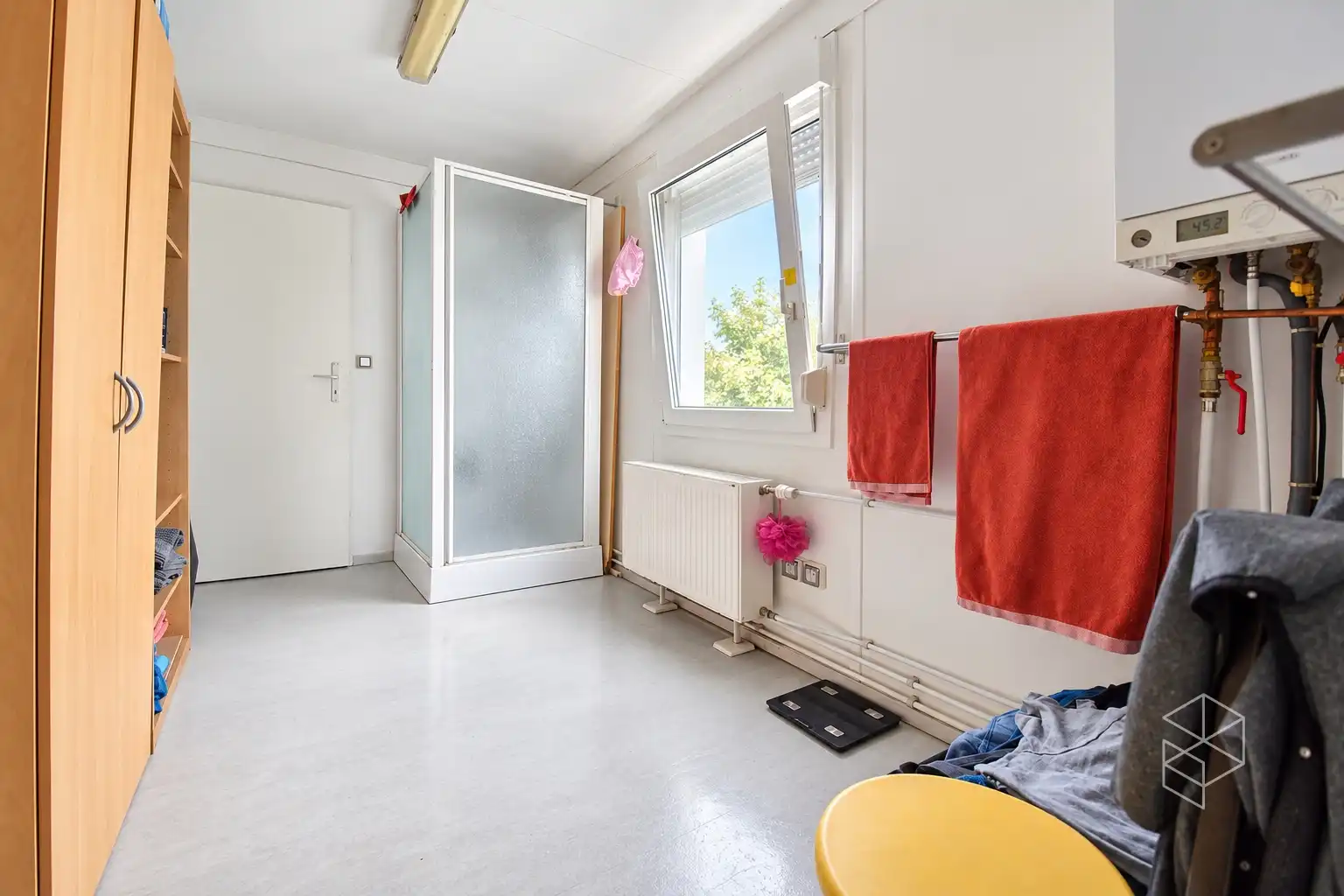 Karaktervolle woning in loftstijl met ruime loods op circa 1117 m² in Assebroek foto 22