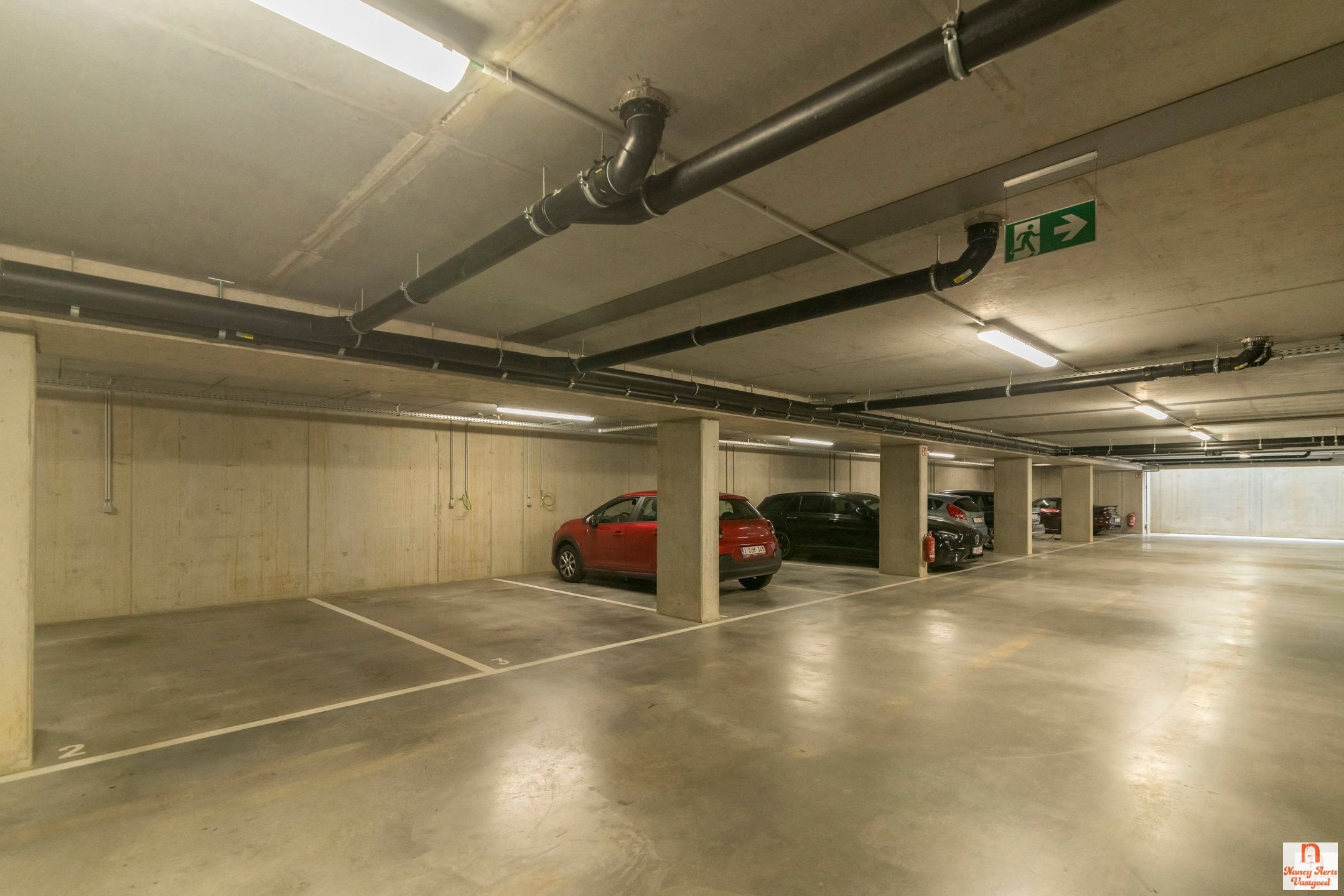 Ruimtelijk wonen met verfijnde afwerking in hartje Koersel foto 28