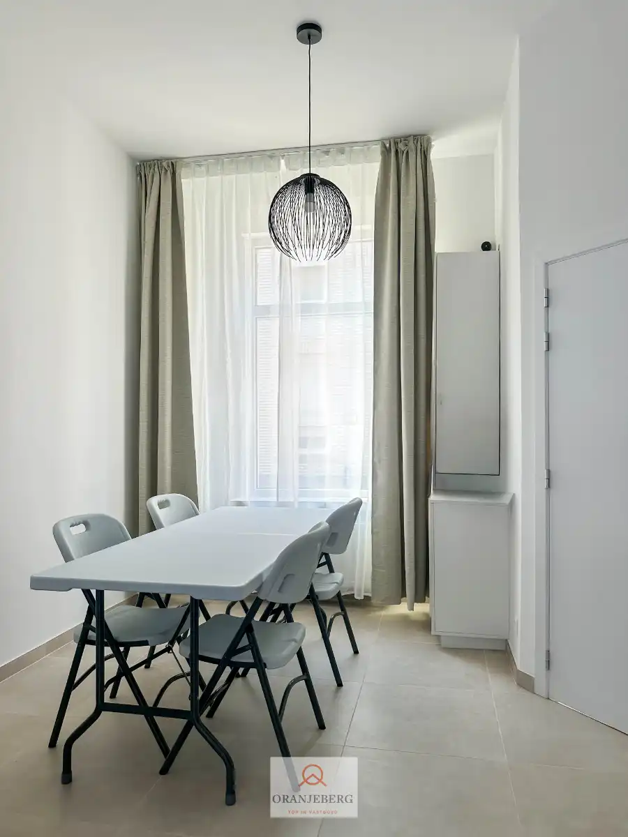 Gemeubeld en gerenoveerde rijtjeswoning op boogscheut van Gent TE HUUR voor 11 maanden foto 9