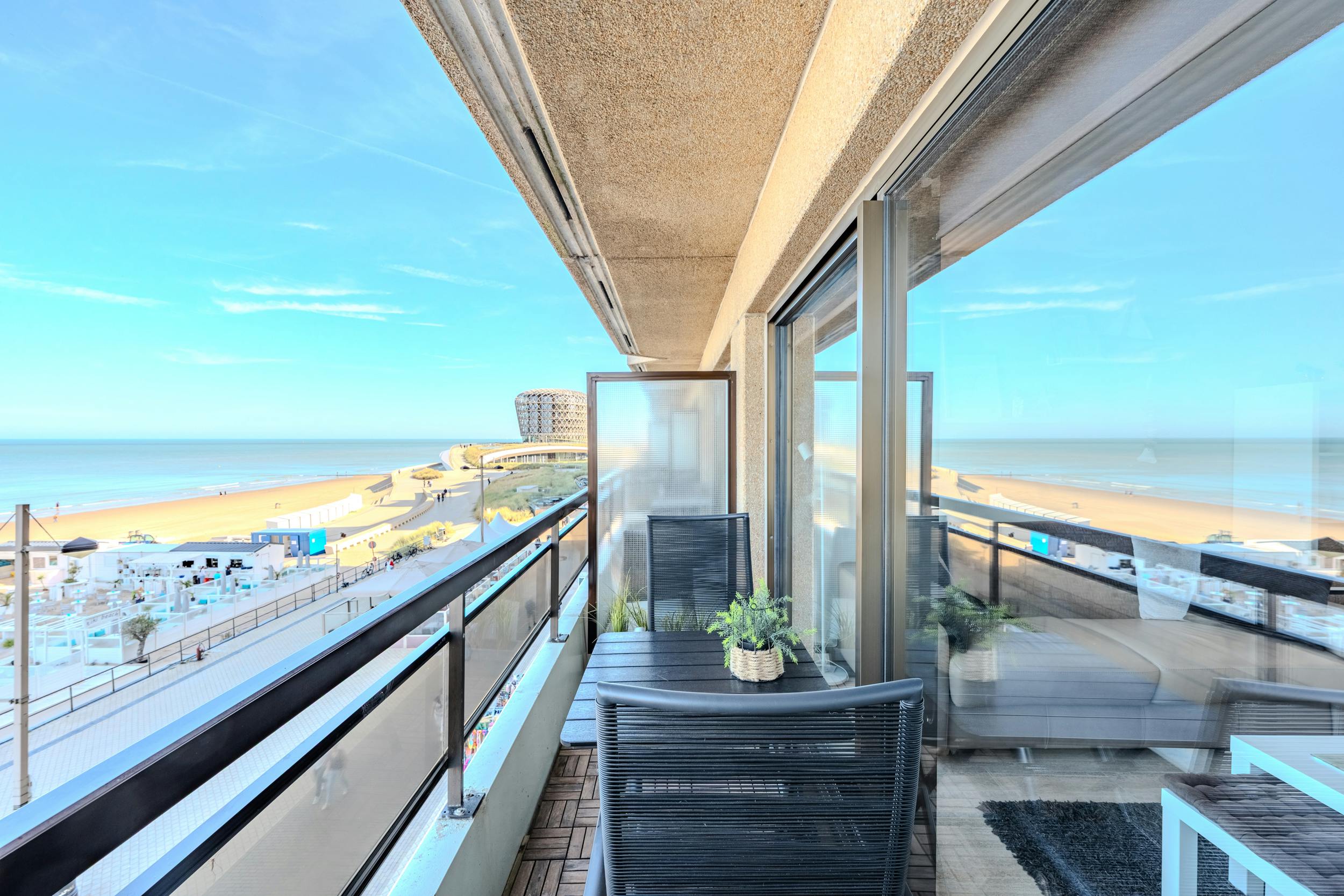 Lichtrijke studio met terras en fenomenaal frontaal zeezicht te koop! foto 13