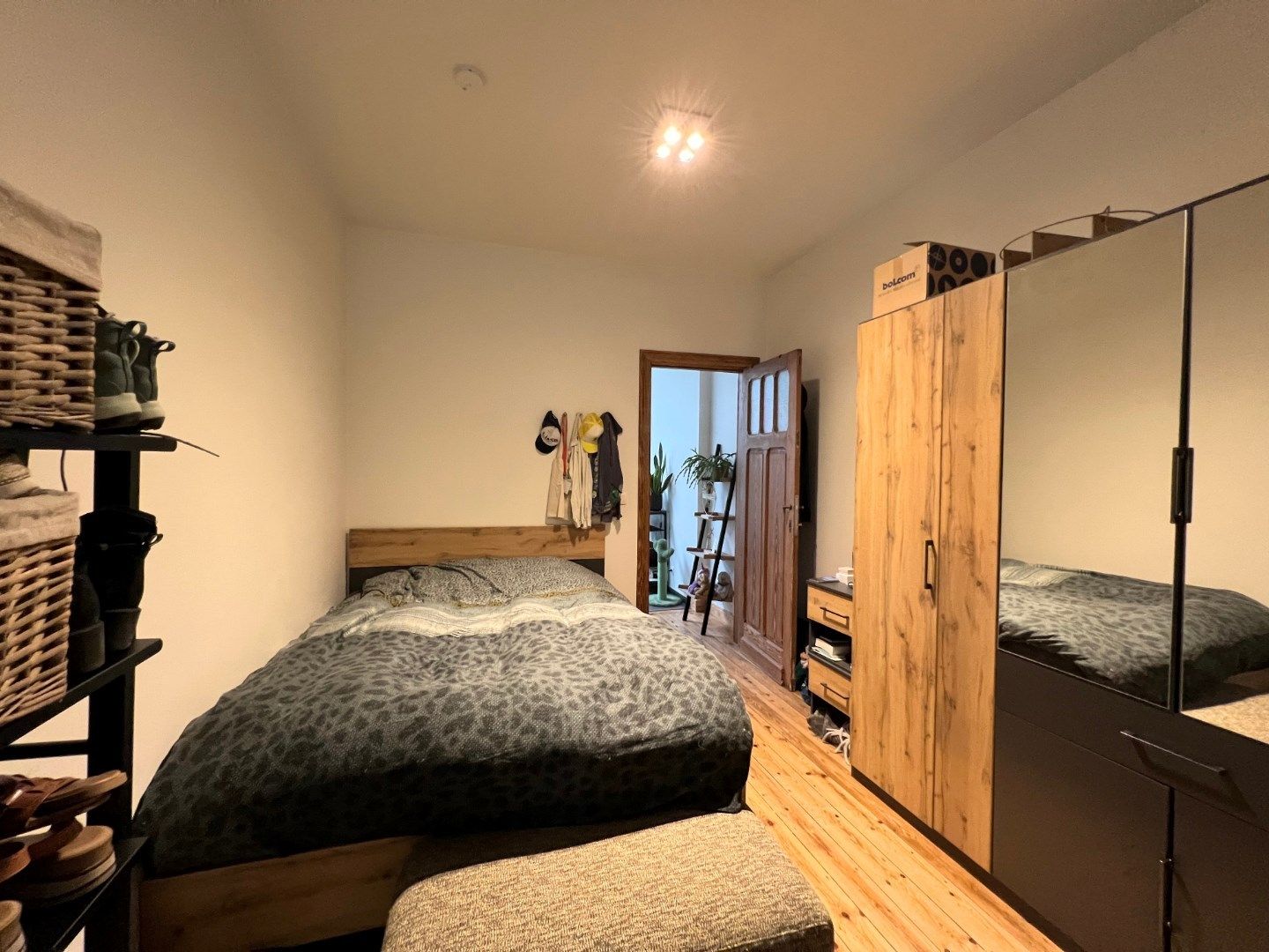 GELIJKVLOERS 1-SLAAPKAMER APPARTEMENT MET TERRAS IN CENTRUM IEPER foto 8