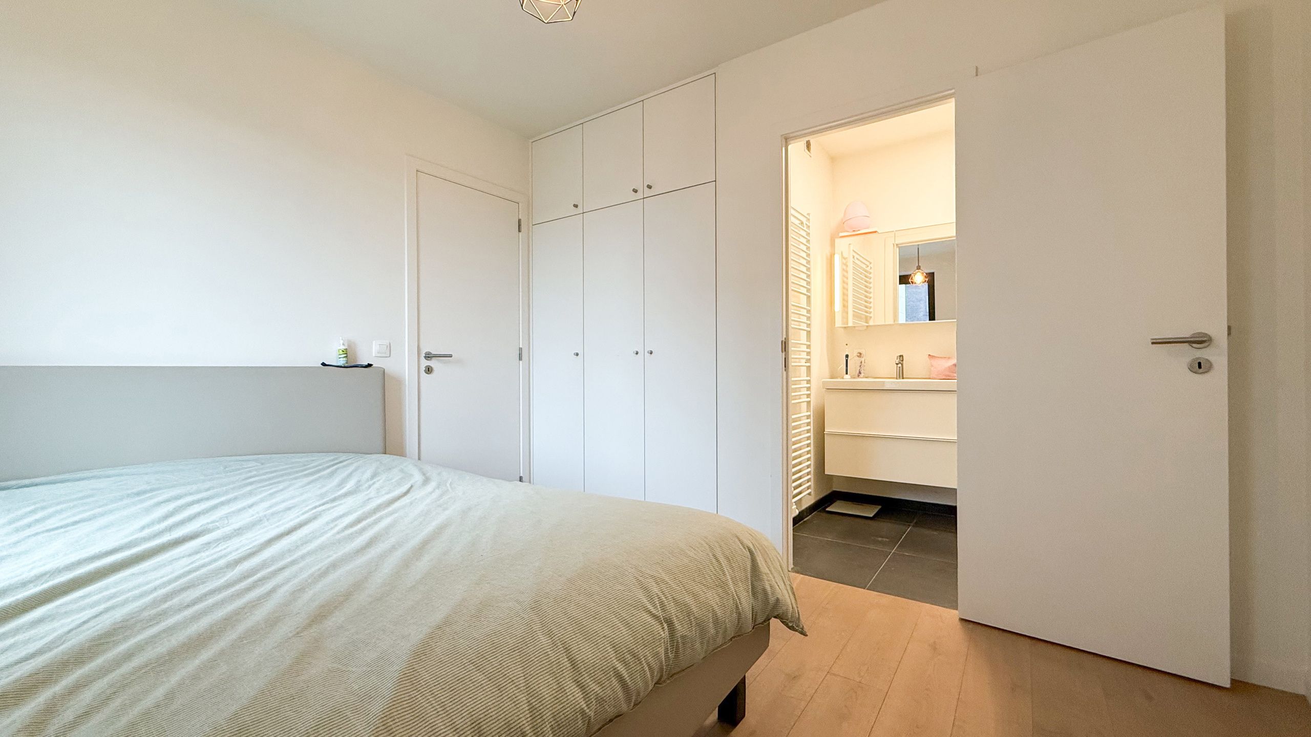 Verzorgde nieuwbouw app met inbegrepen parking in Beringen! foto 18