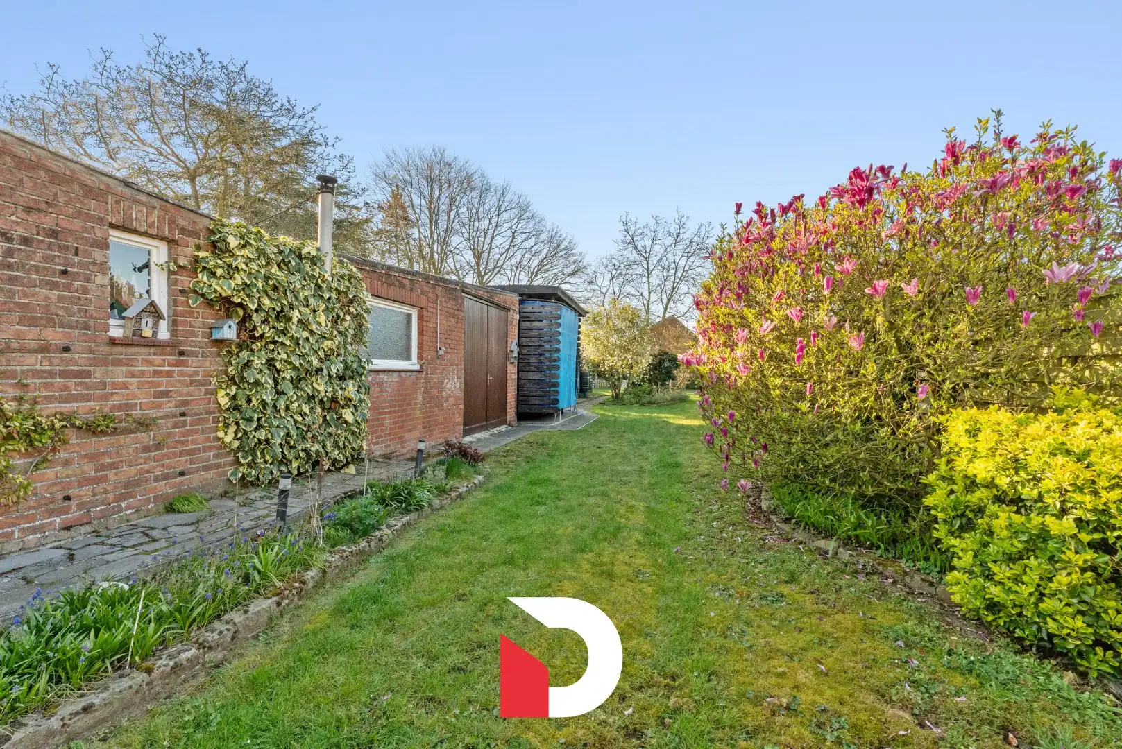 Veelzijdige halfopen woning + atelier op een ruim perceel in een residentiële buurt.  foto 19