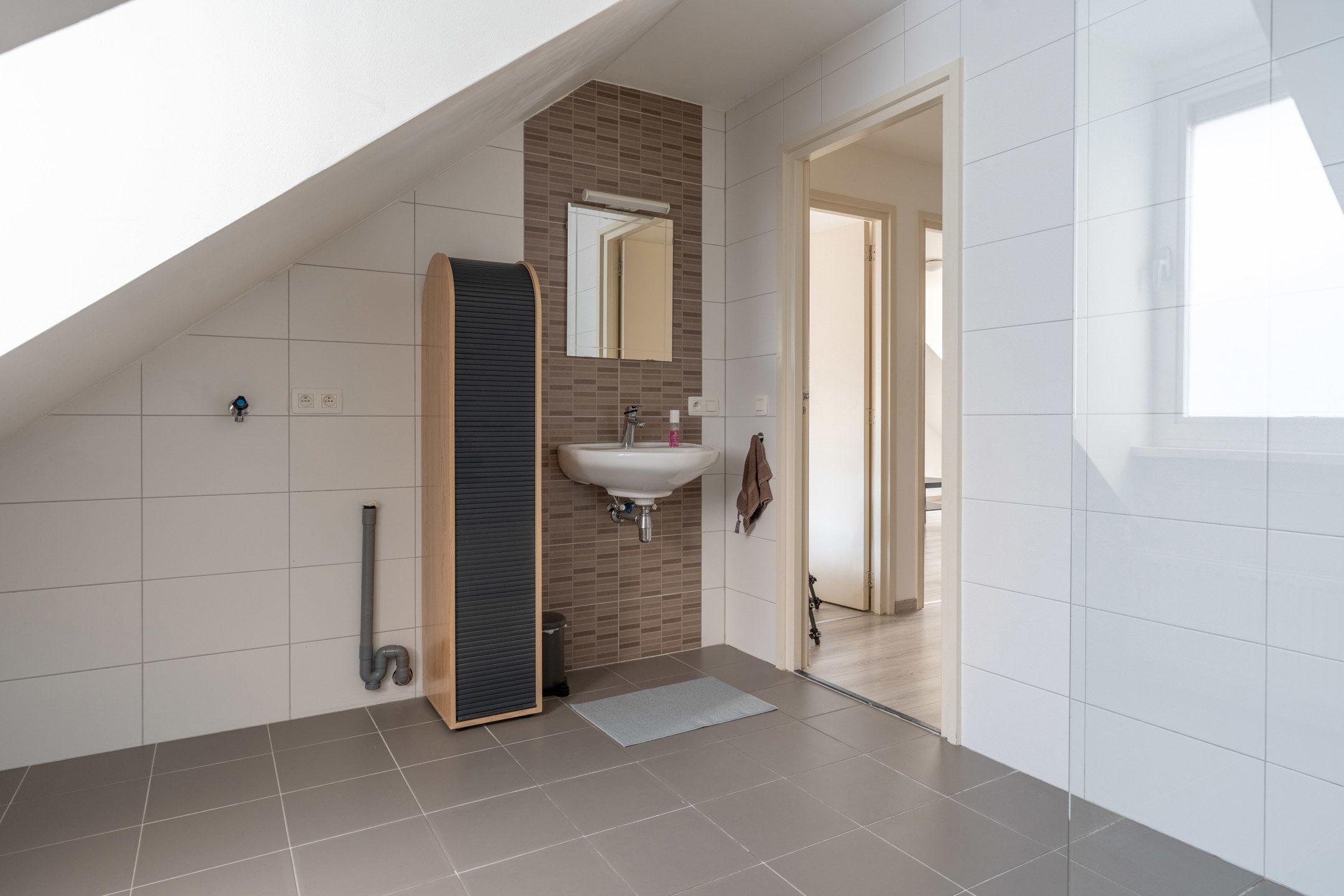 Instapklaar 1slpk appartement met terras nabij centrum. foto 17